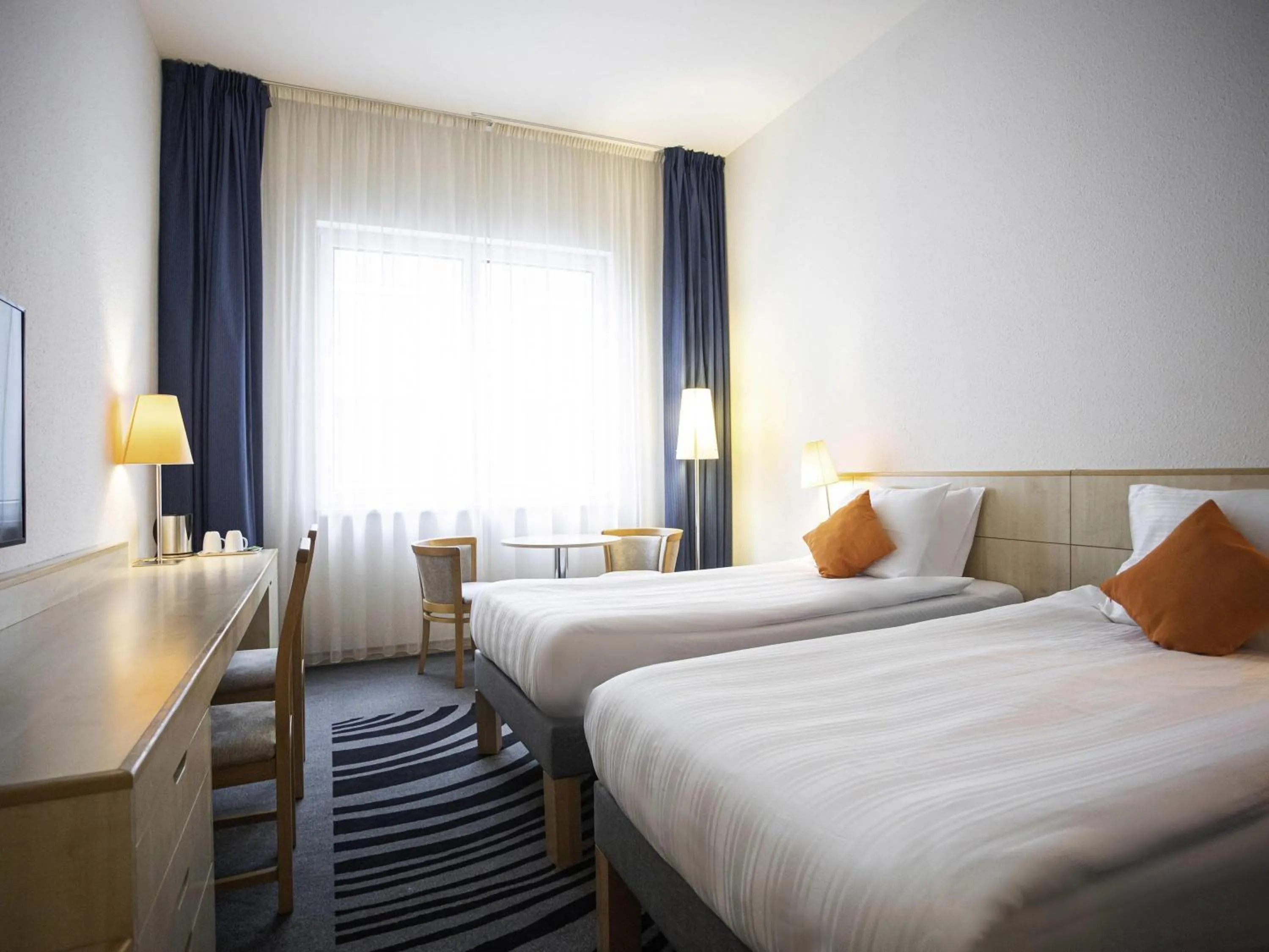 Bedroom, Bed in Mövenpick Hotel Budapest Centre