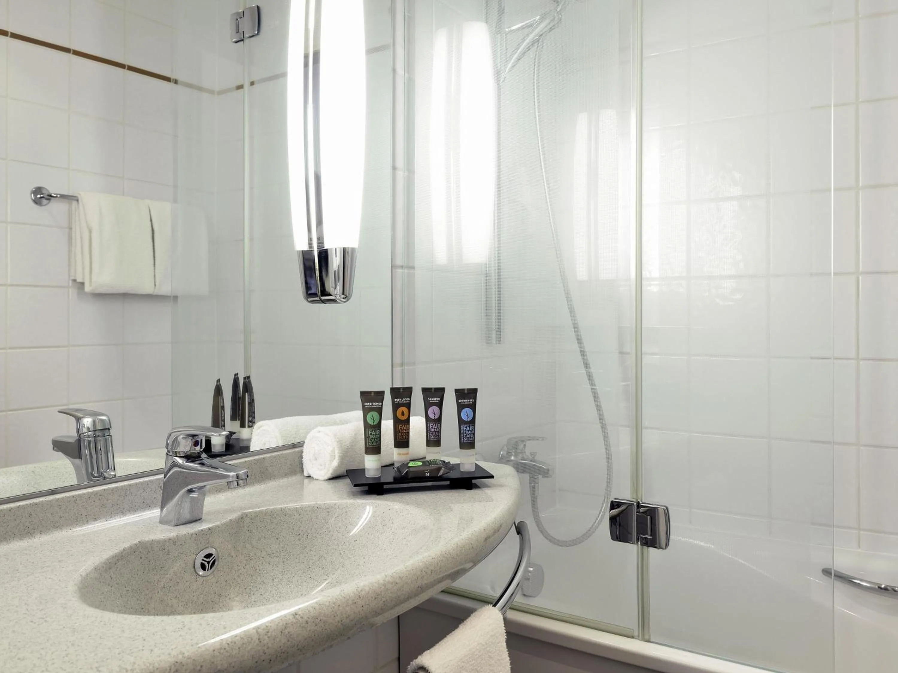 Bedroom in Mövenpick Hotel Budapest Centre