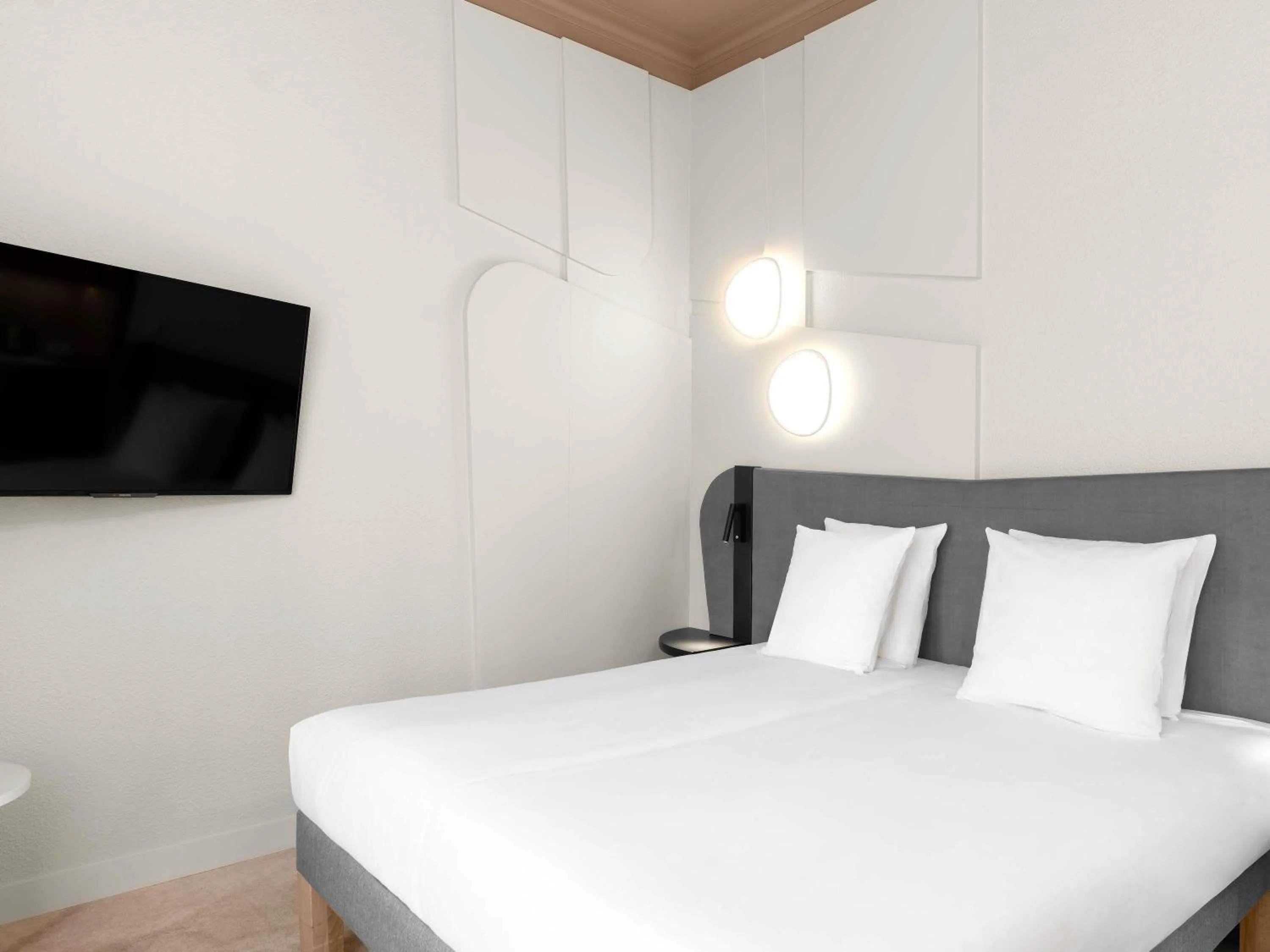 Bedroom, Bed in Mövenpick Hotel Budapest Centre