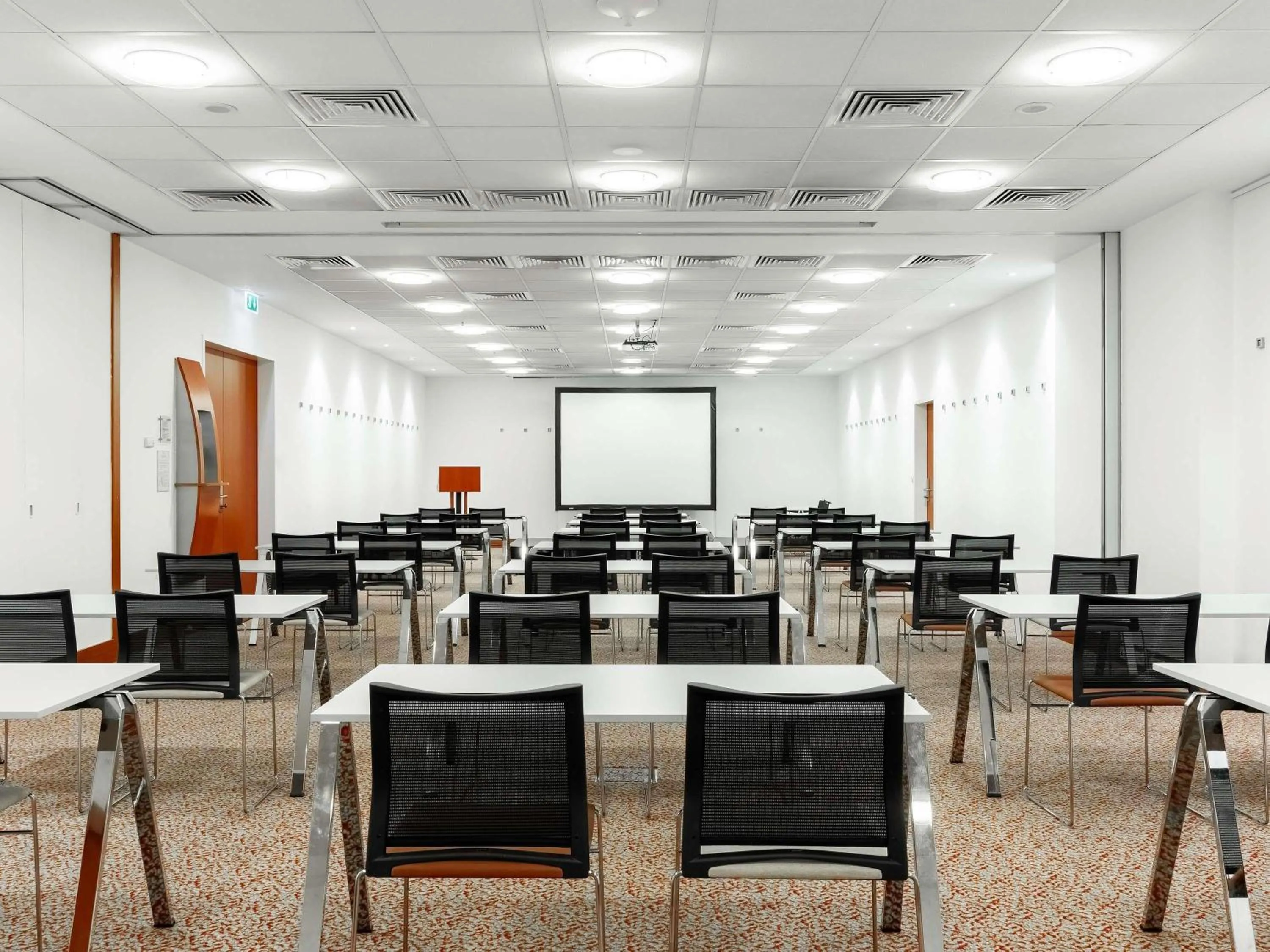 Meeting/conference room in Mövenpick Hotel Budapest Centre