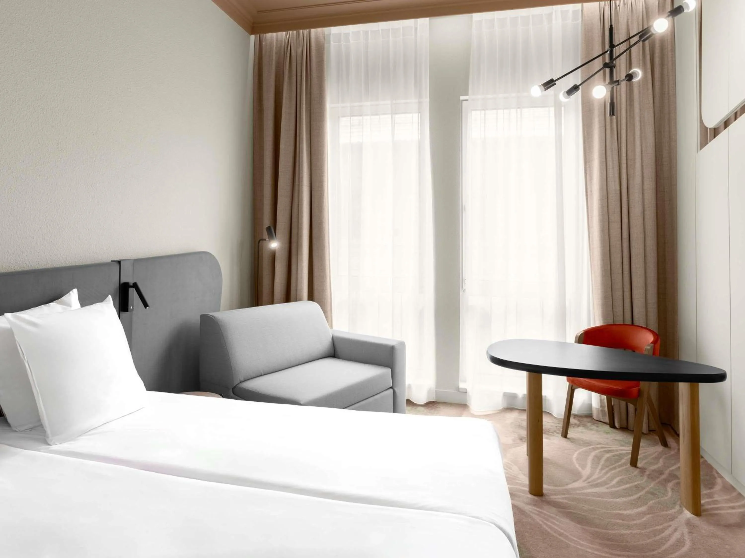 Bedroom, Bed in Mövenpick Hotel Budapest Centre