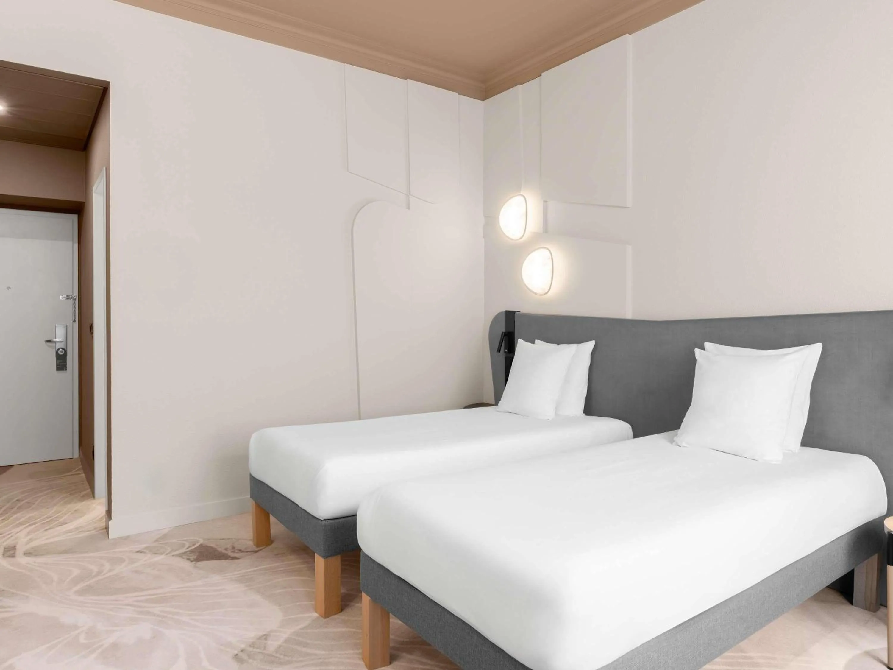 Bedroom, Bed in Mövenpick Hotel Budapest Centre