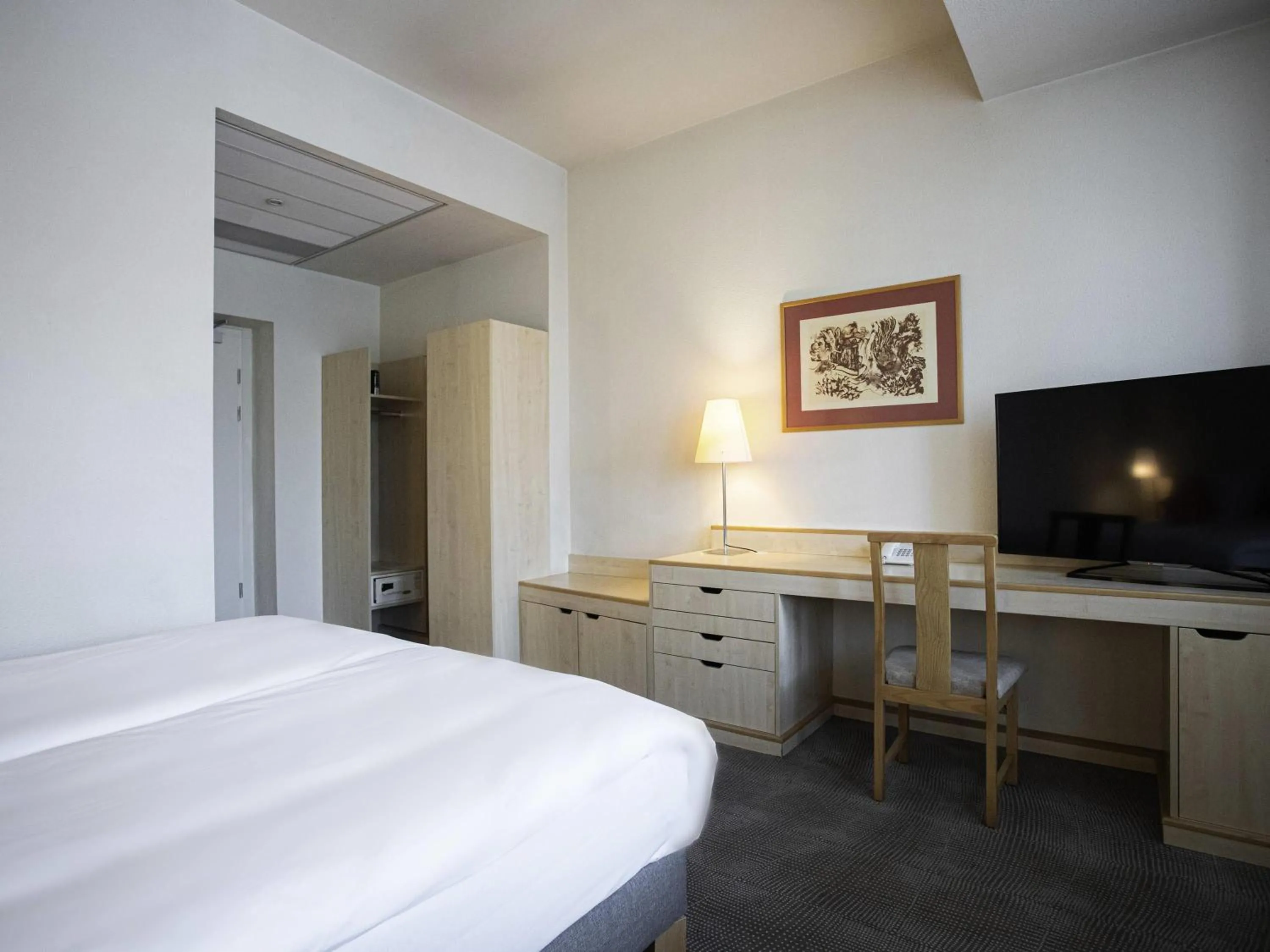 Bedroom, Bed in Mövenpick Hotel Budapest Centre