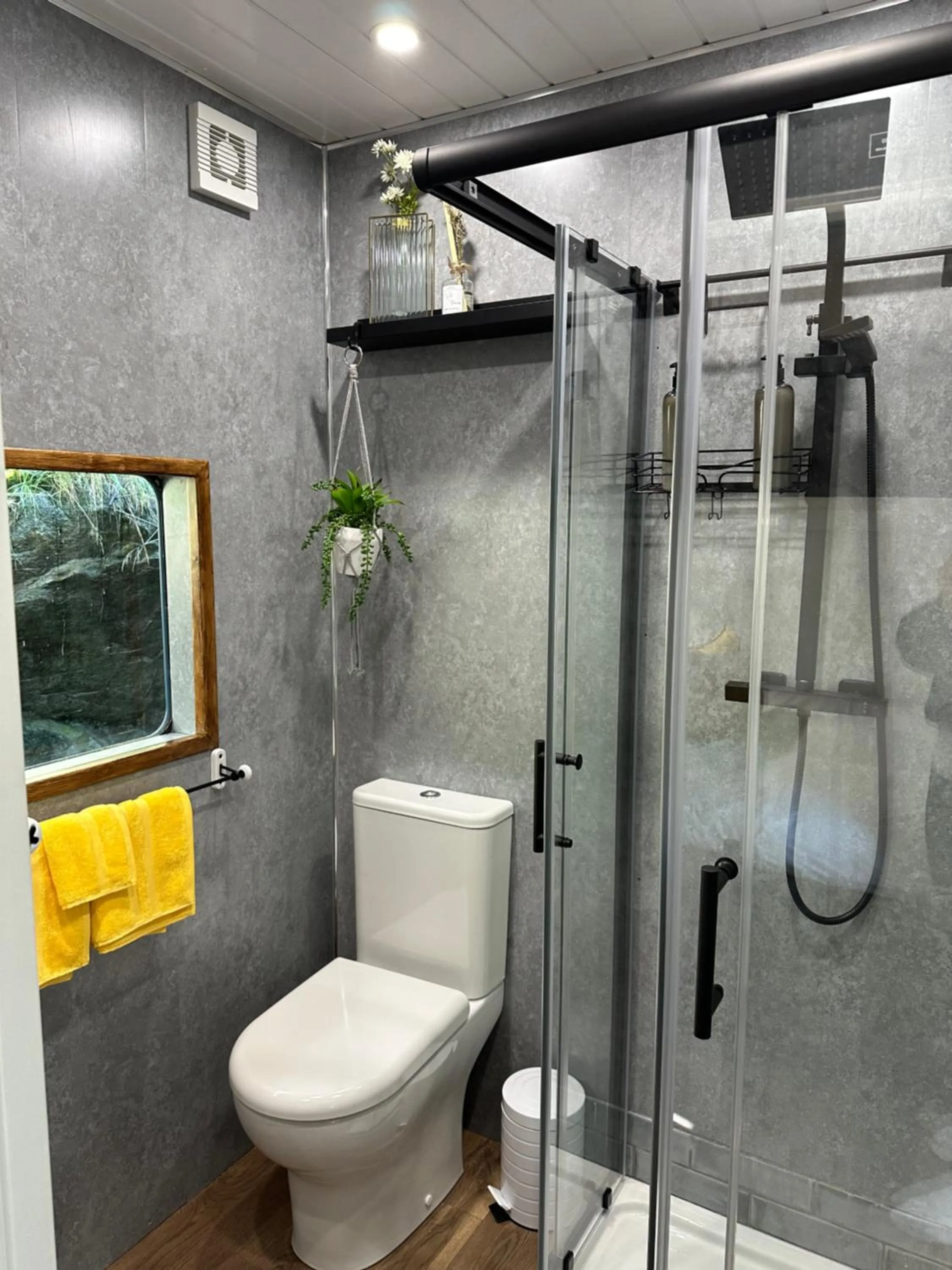 Toilet in Greenvale Cabins