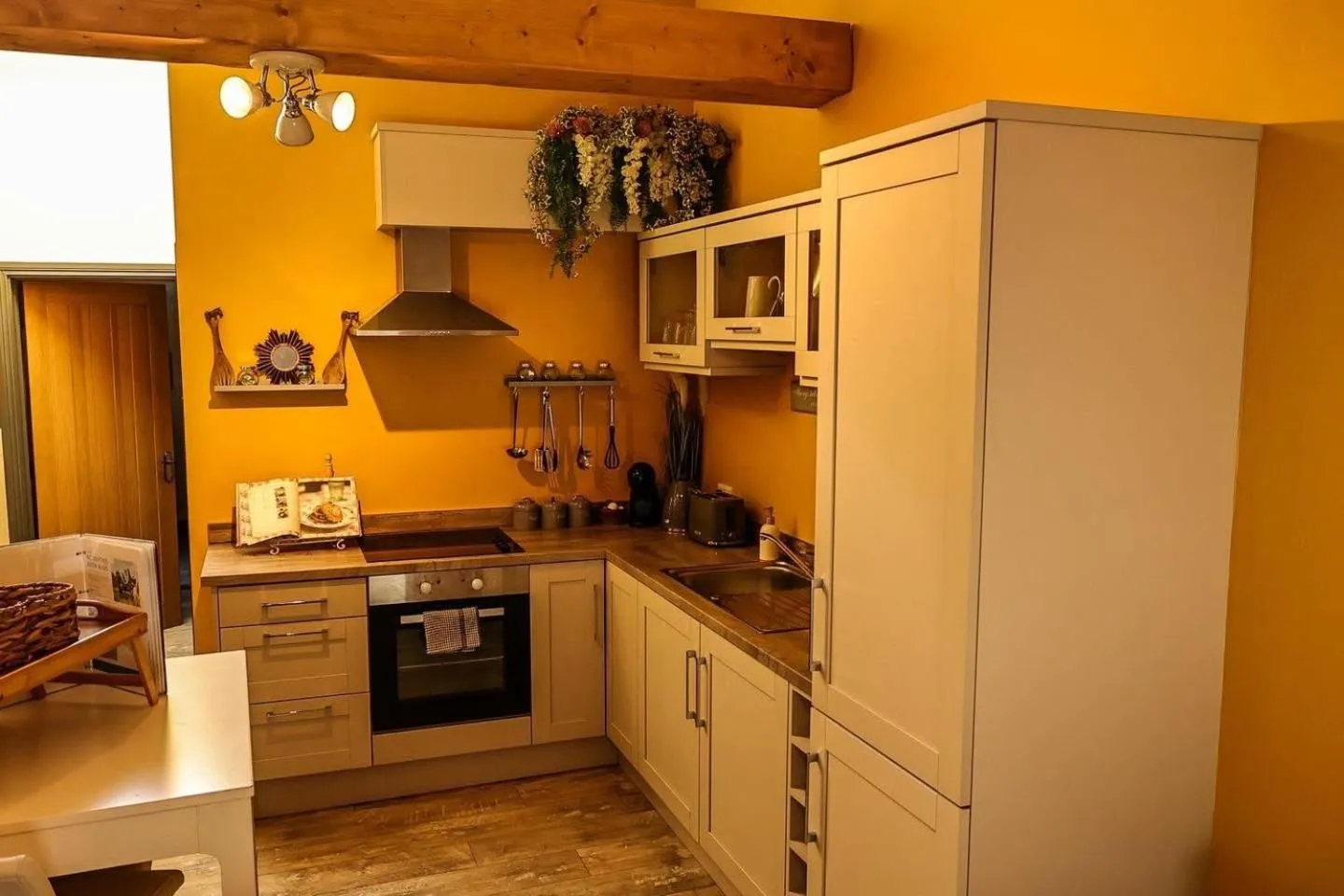 Kitchen or kitchenette in Greenvale Cabins
