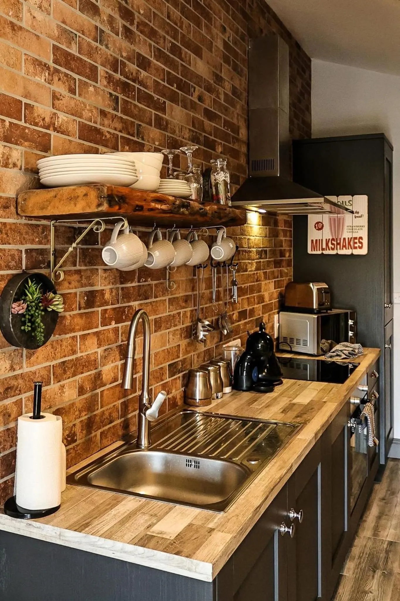 Kitchen or kitchenette in Greenvale Cabins