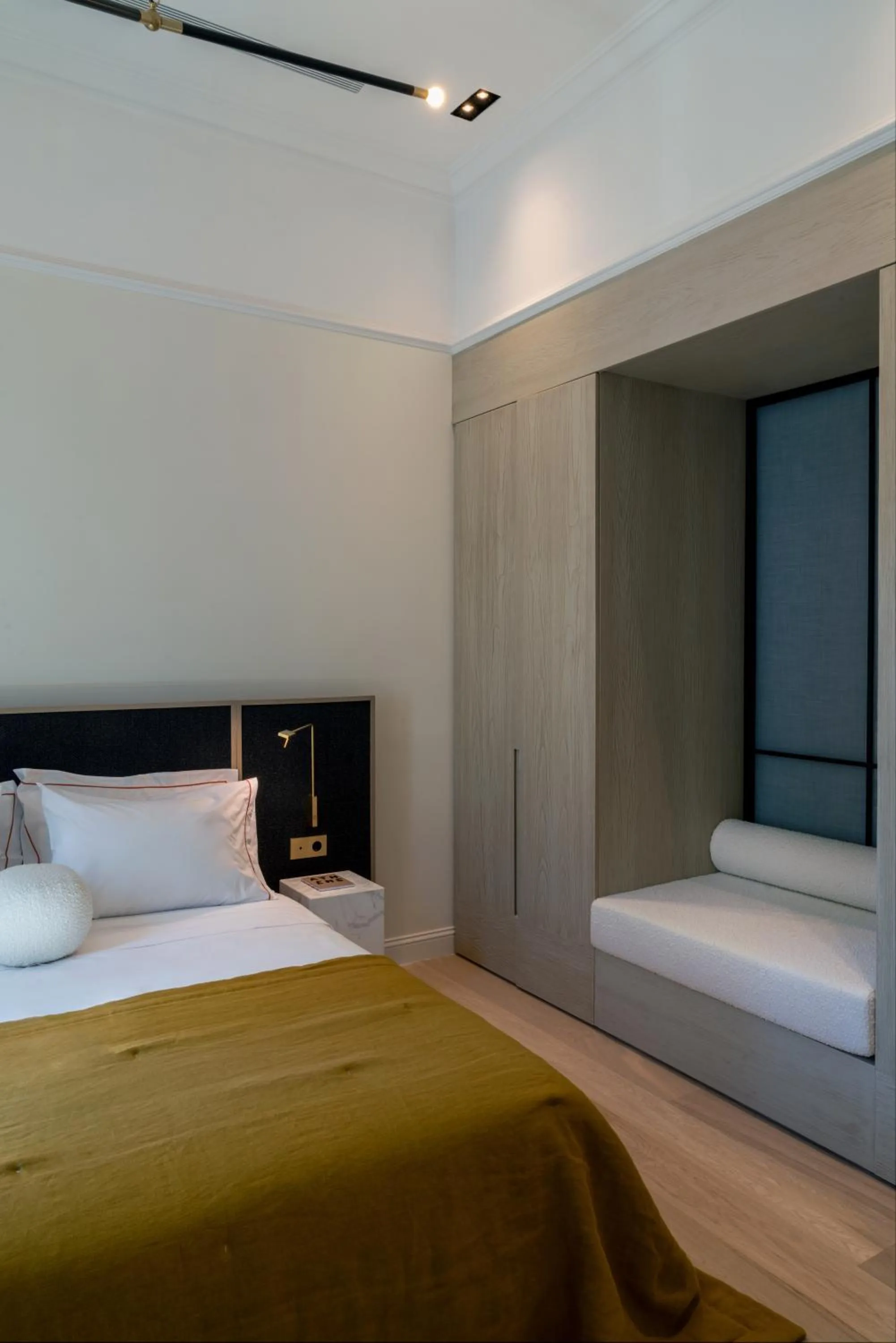 Bedroom, Bed in Kinglin Luxury Living