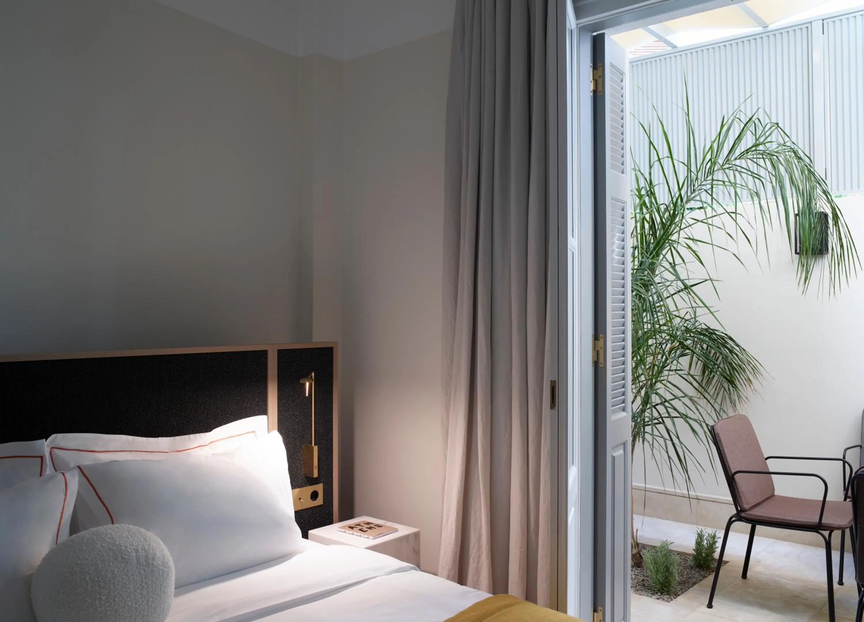 Bedroom, Bed in Kinglin Luxury Living