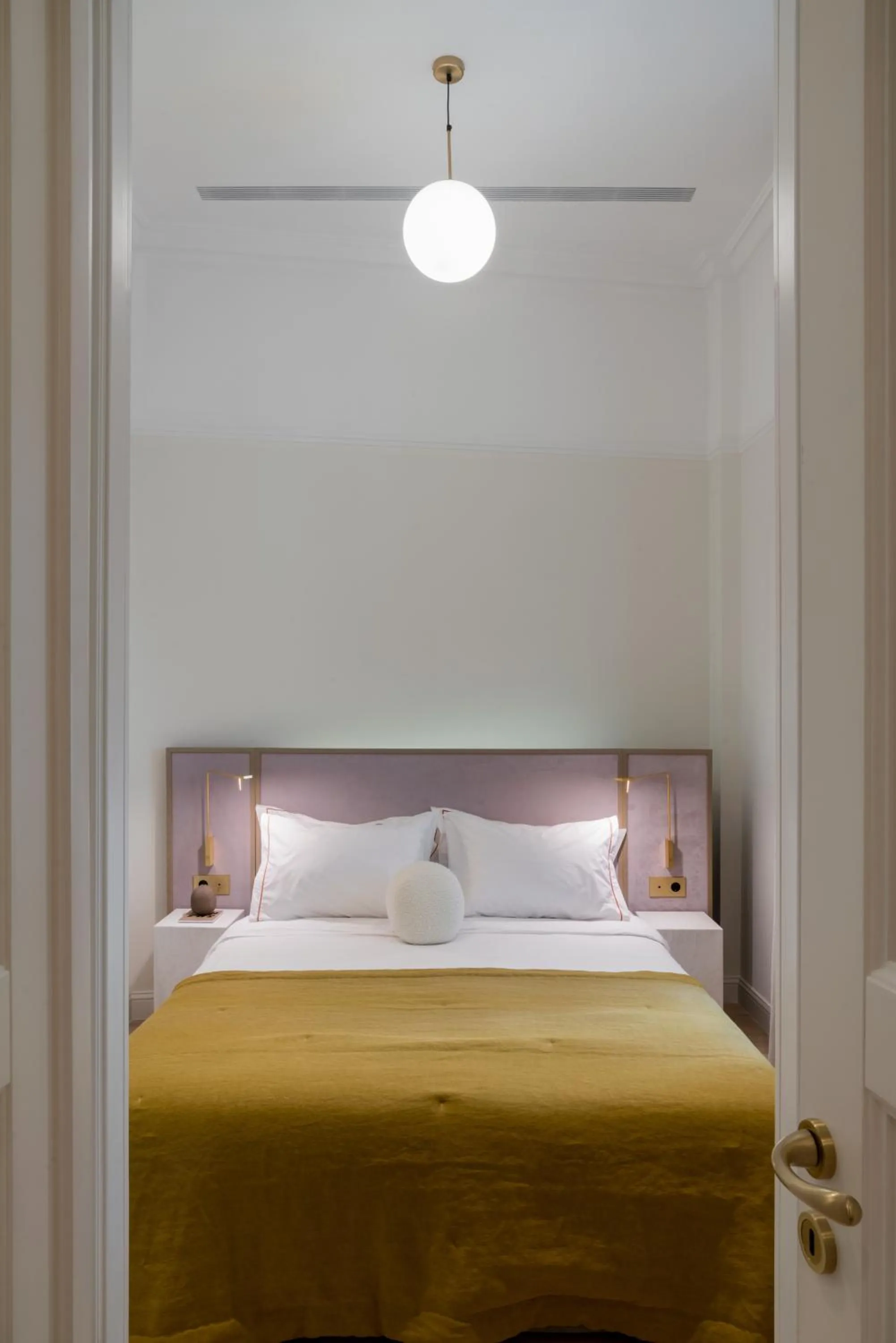 Bedroom, Bed in Kinglin Luxury Living