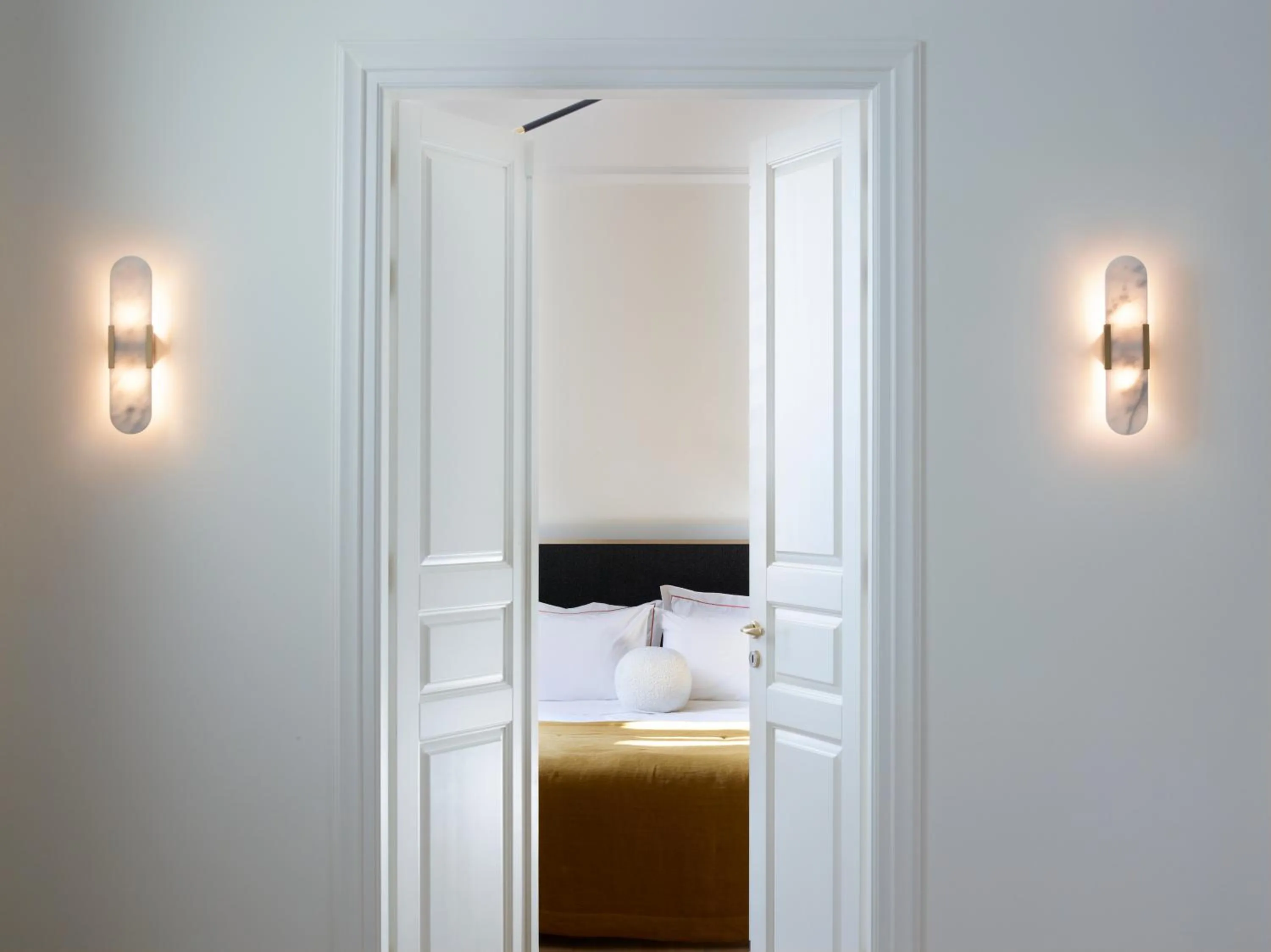 Bedroom, Bed in Kinglin Luxury Living