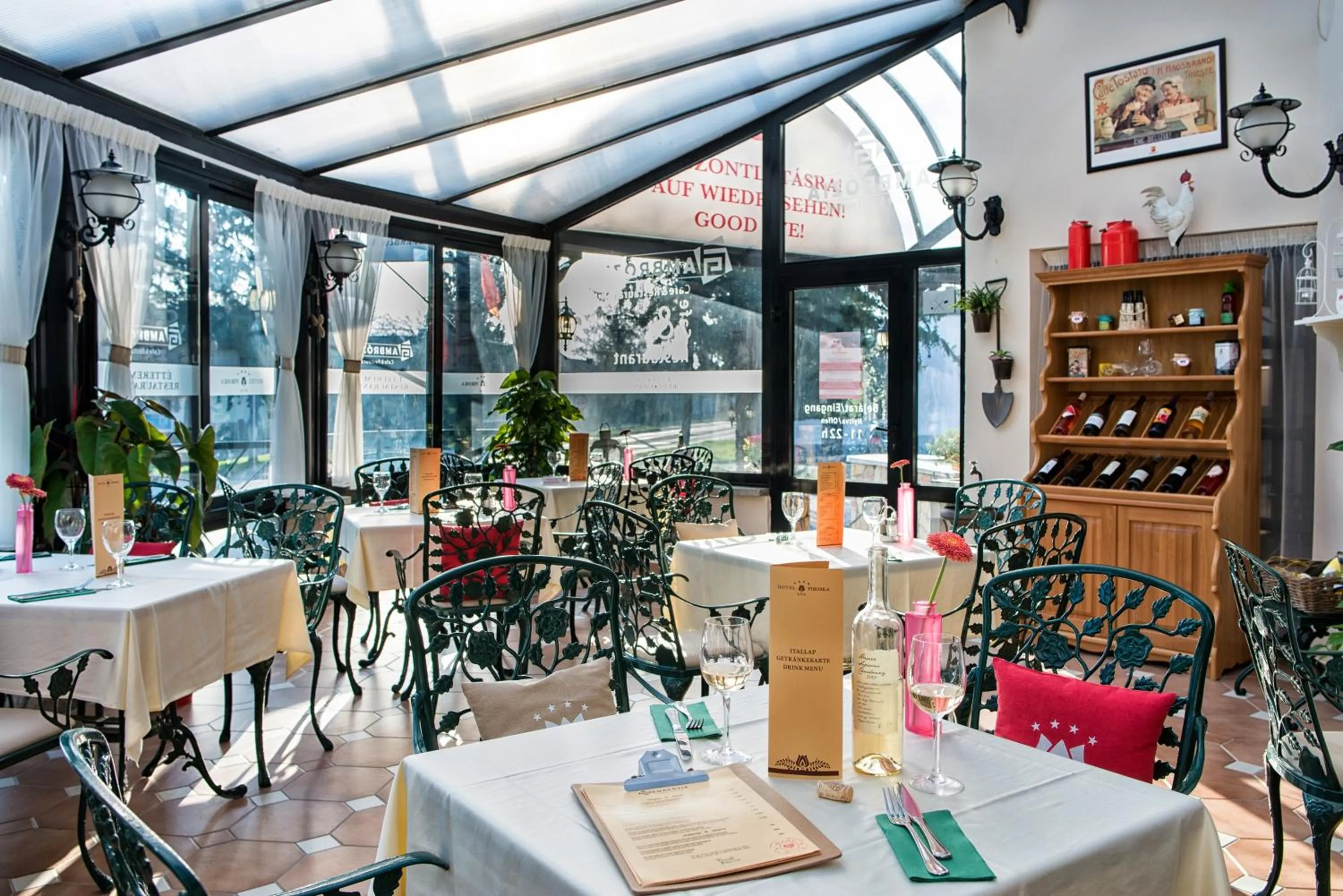 Restaurant/places to eat in Hotel Piroska