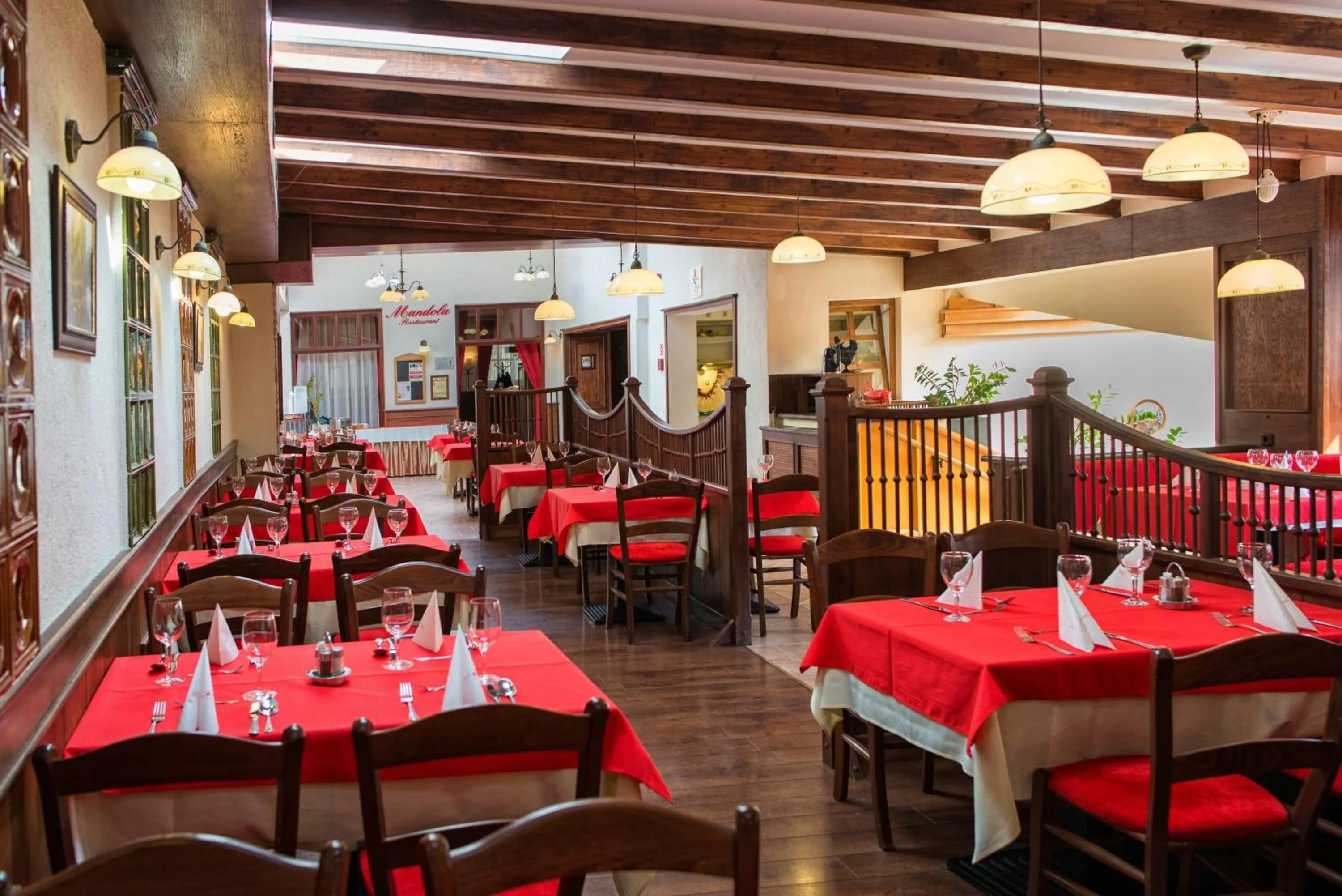 Restaurant/places to eat in Hotel Piroska