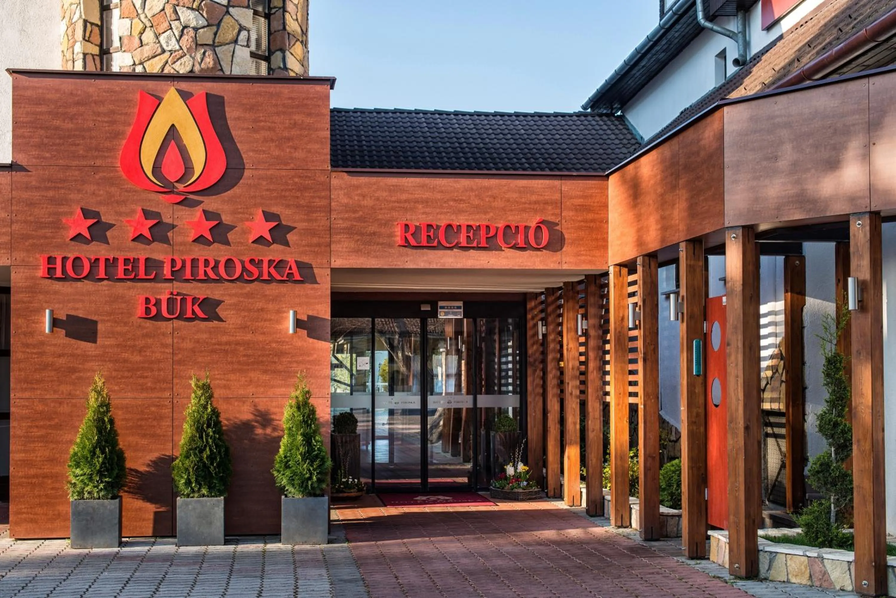 Facade/entrance in Hotel Piroska
