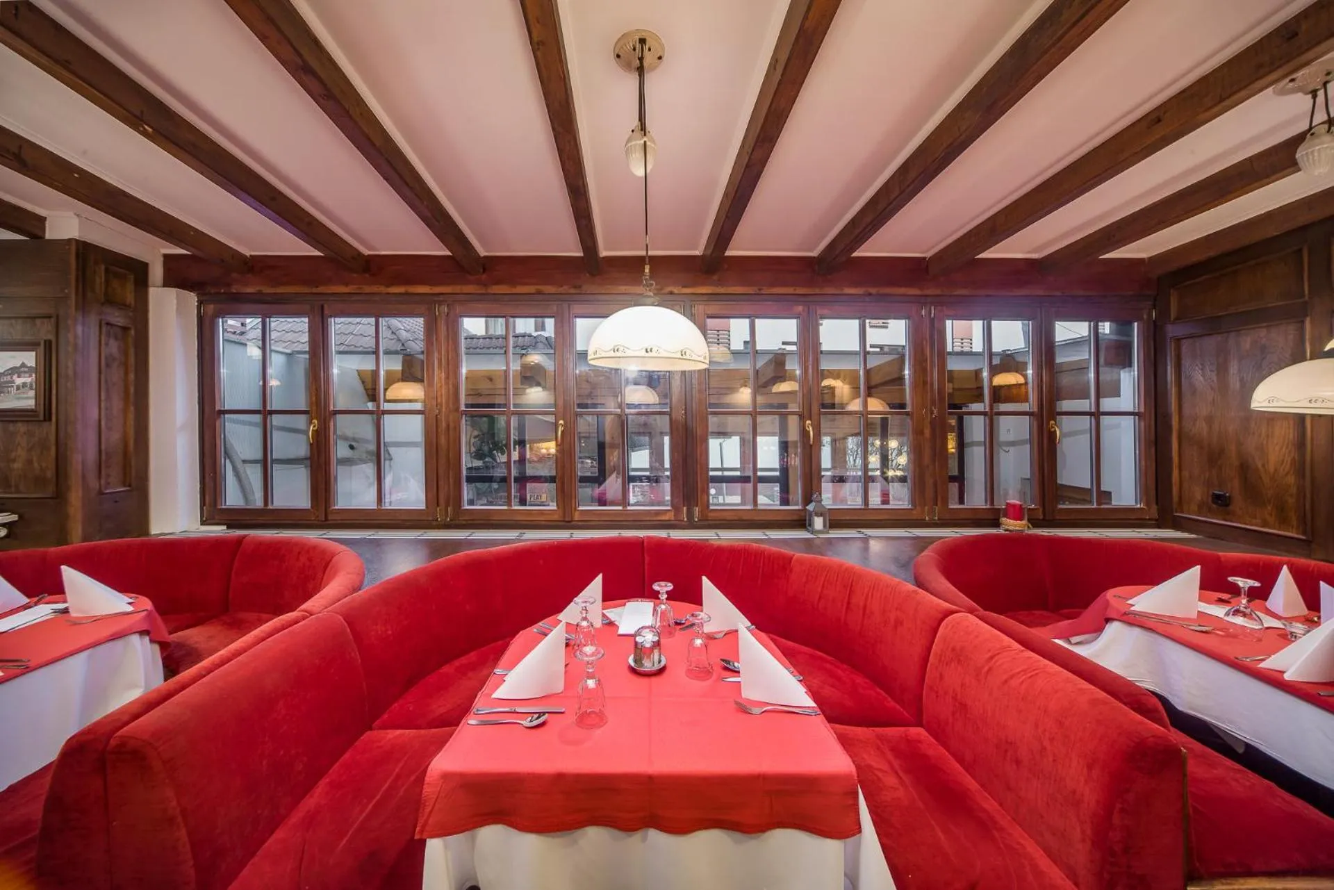 Restaurant/places to eat in Hotel Piroska