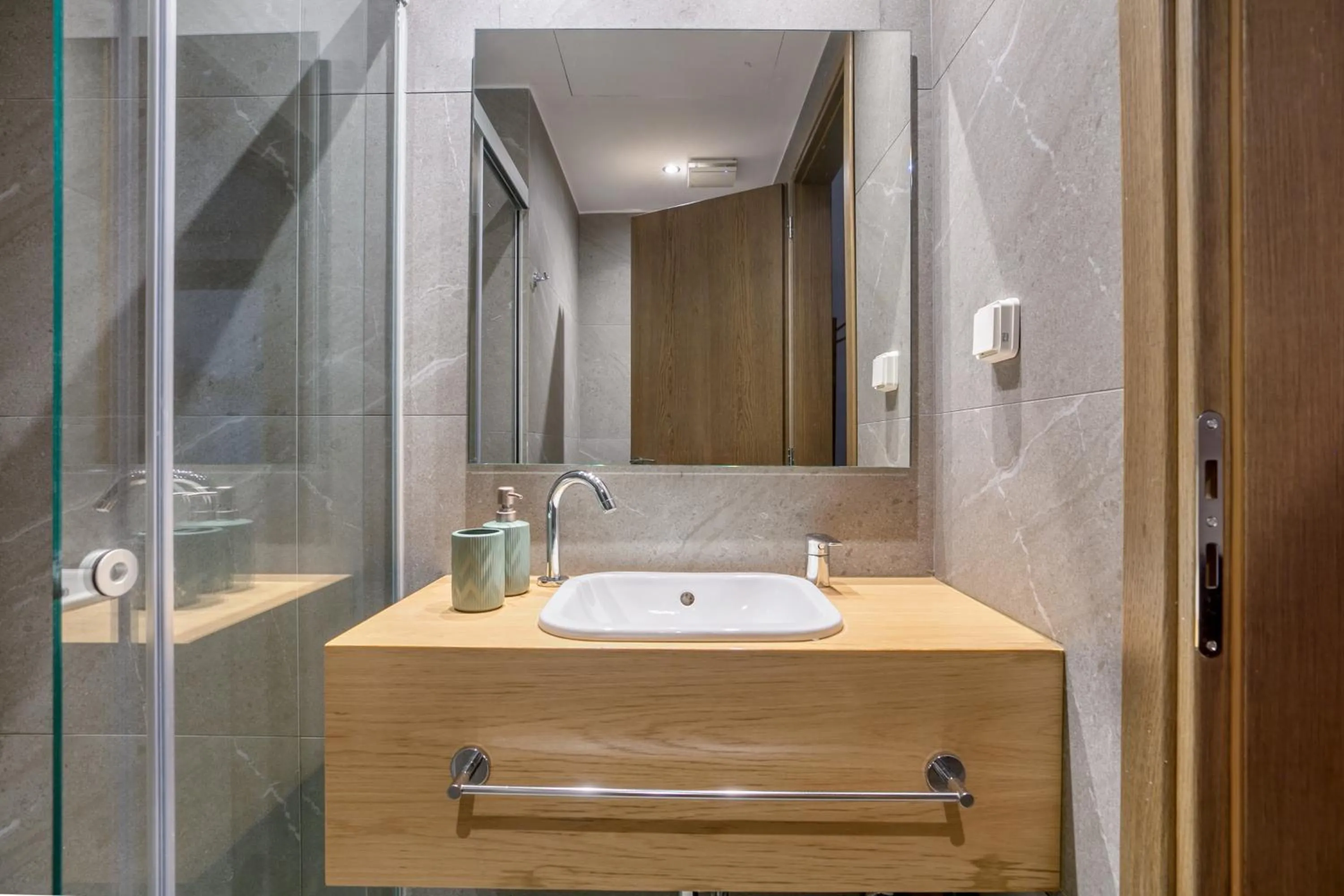 Shower in Elia Kolonaki Luxury Apartments