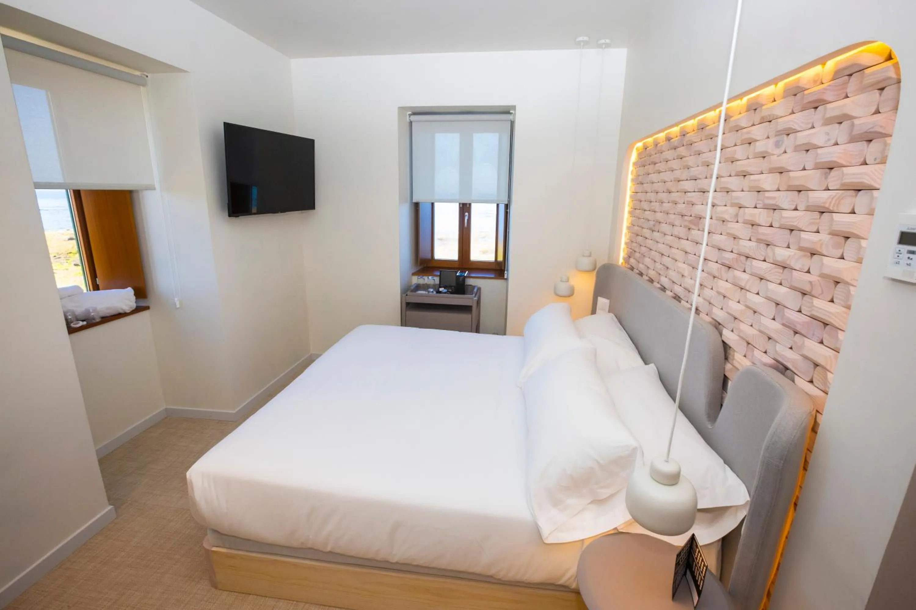 Photo of the whole room, Bed in Hotel Faro Lariño