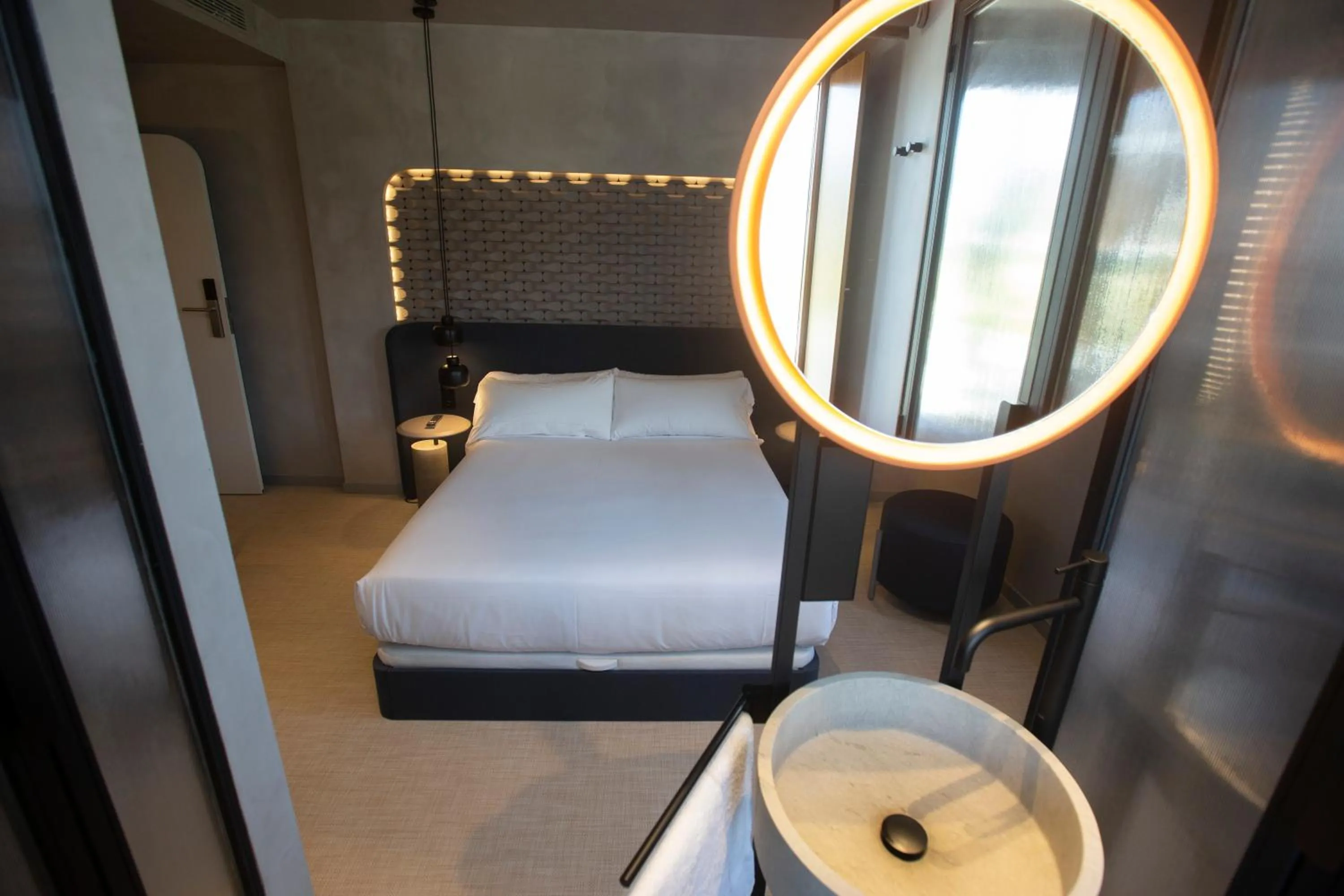 Photo of the whole room, Bed in Hotel Faro Lariño