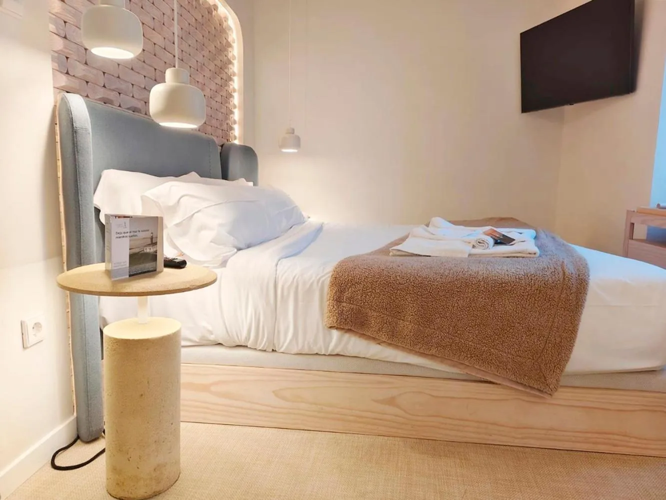 Bed in Hotel Faro Lariño