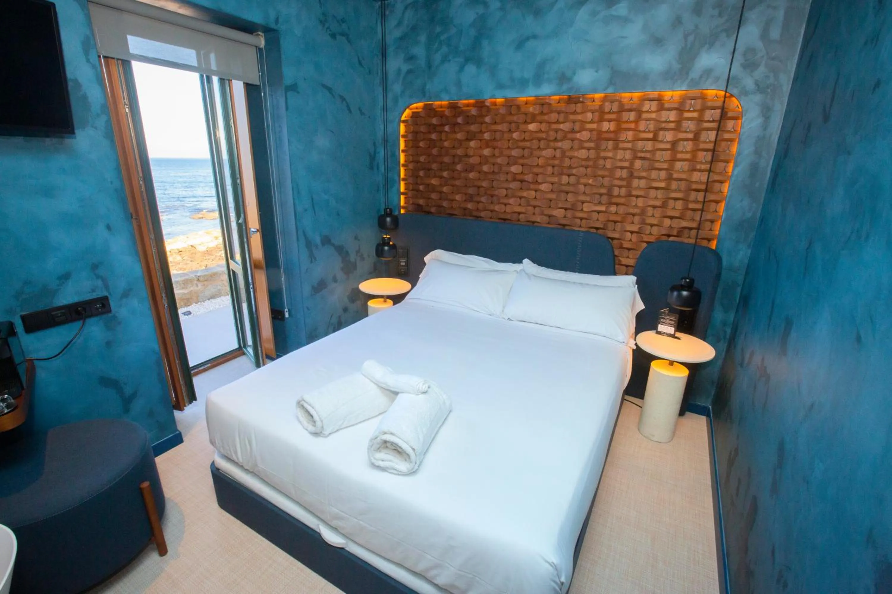 Photo of the whole room, Bed in Hotel Faro Lariño