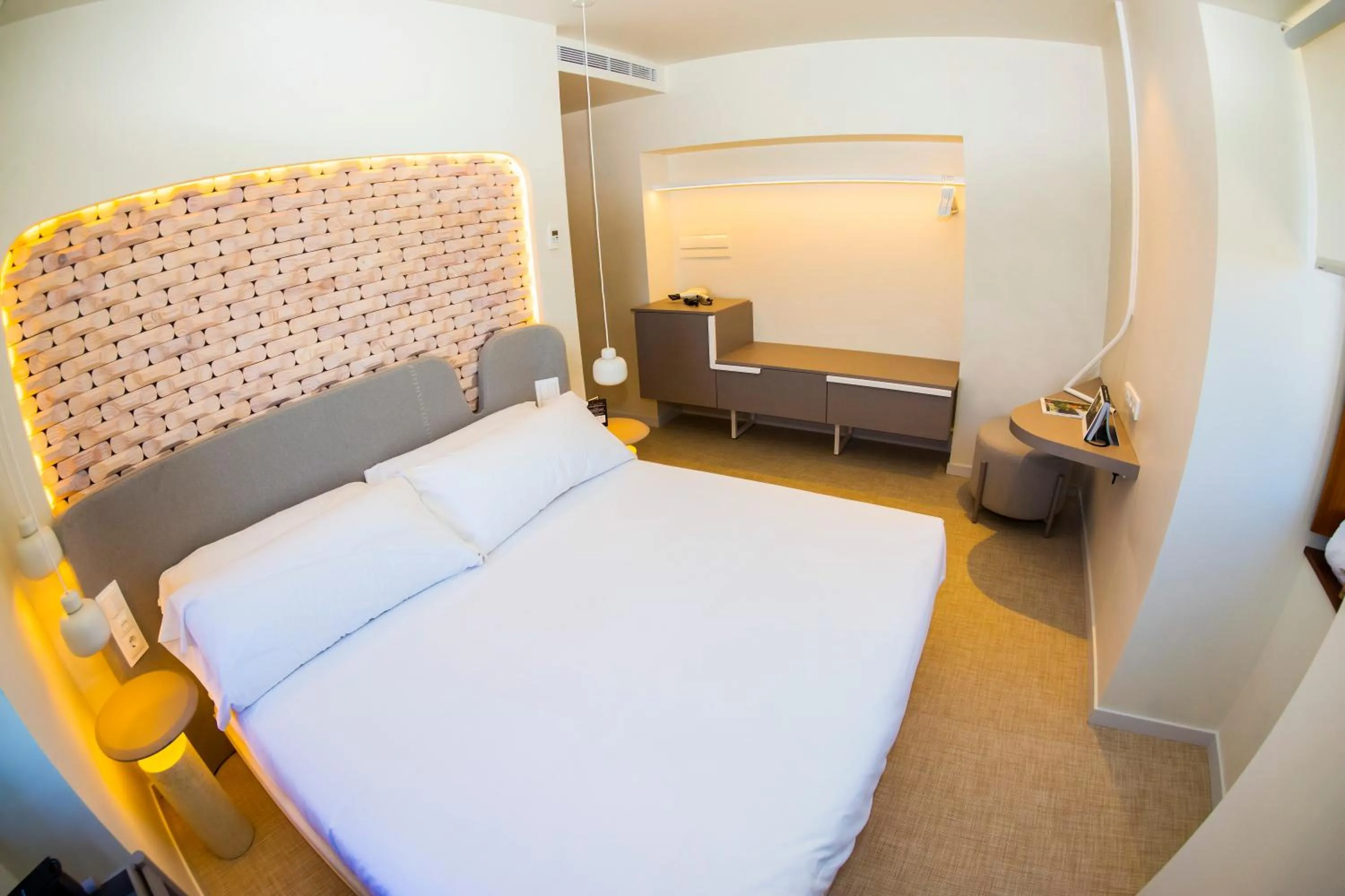 Photo of the whole room, Bed in Hotel Faro Lariño