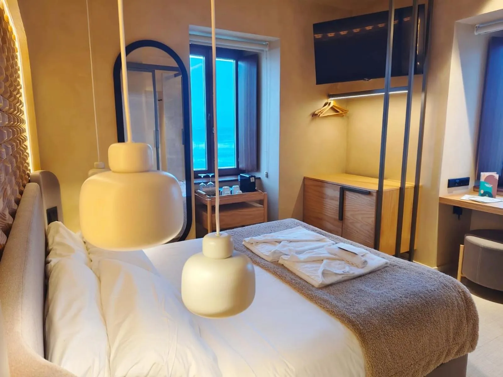 Bed in Hotel Faro Lariño