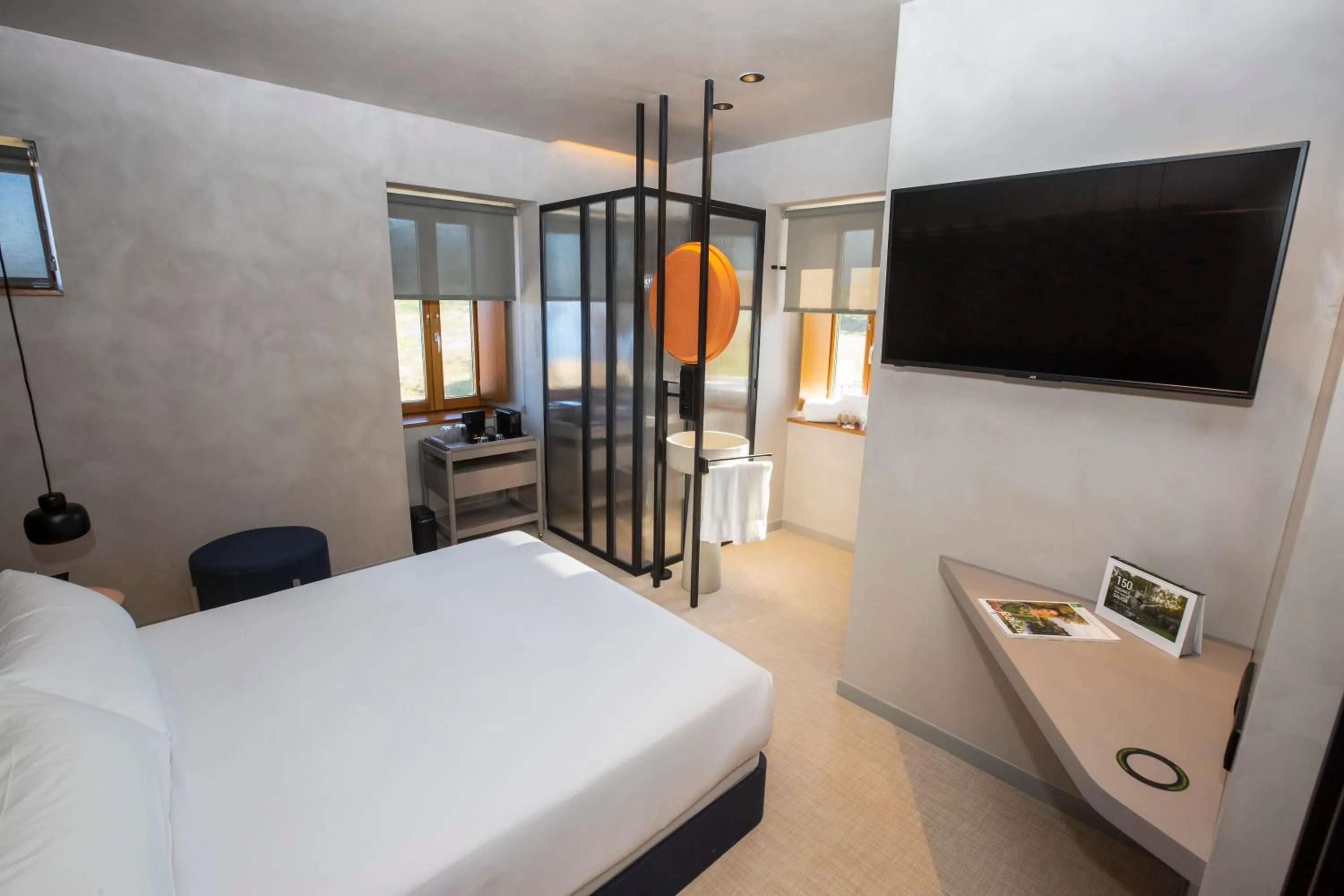 Photo of the whole room, Bed in Hotel Faro Lariño