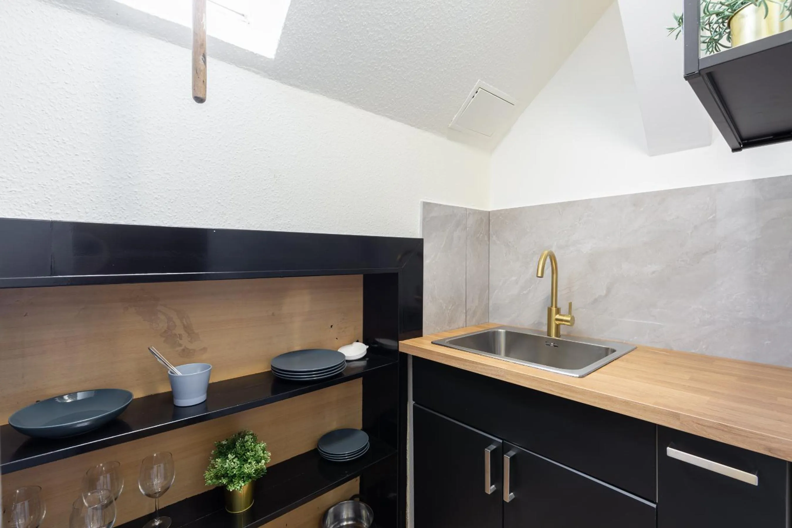 Kitchen or kitchenette in Triple M Hotel