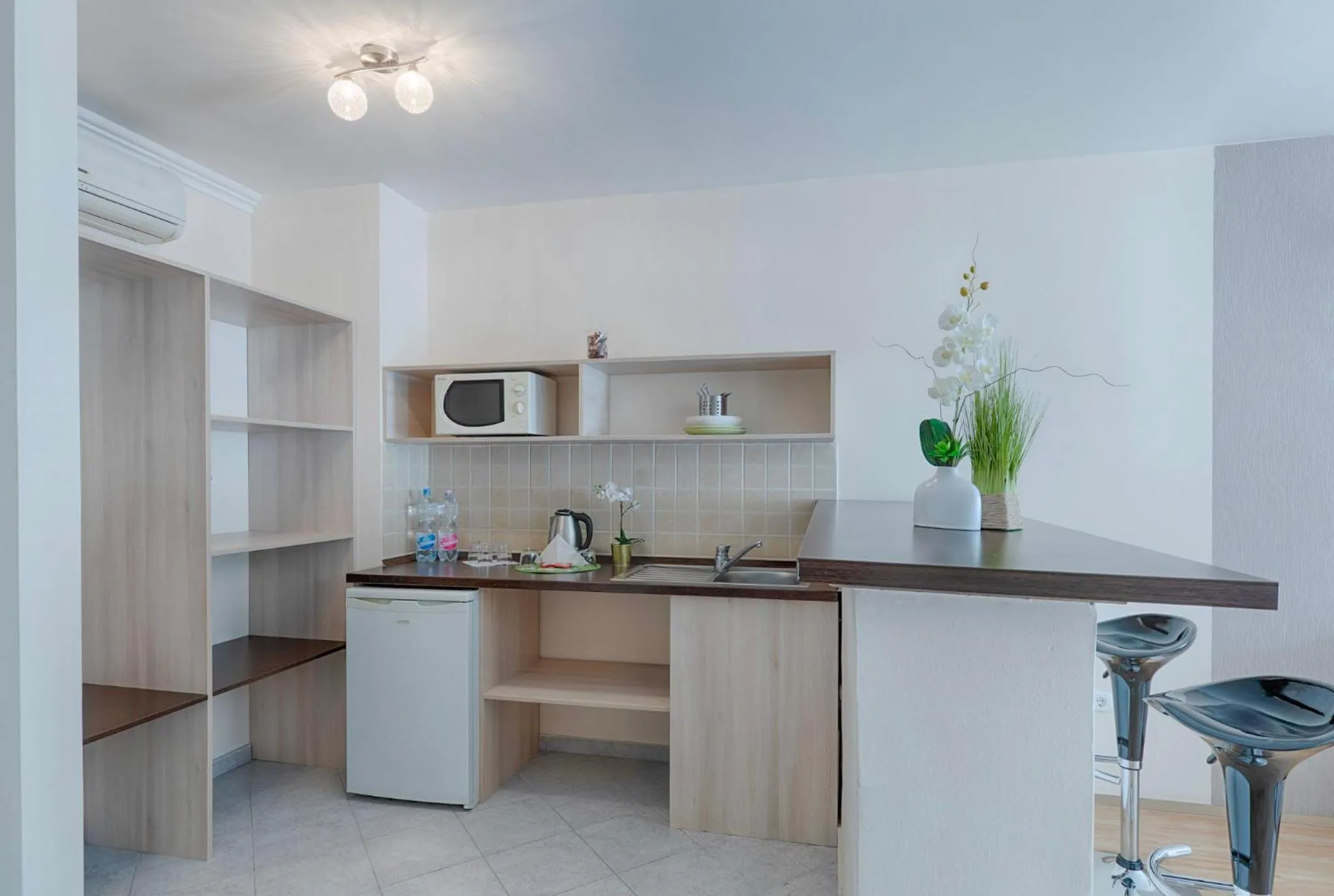 Kitchen or kitchenette in Triple M Hotel