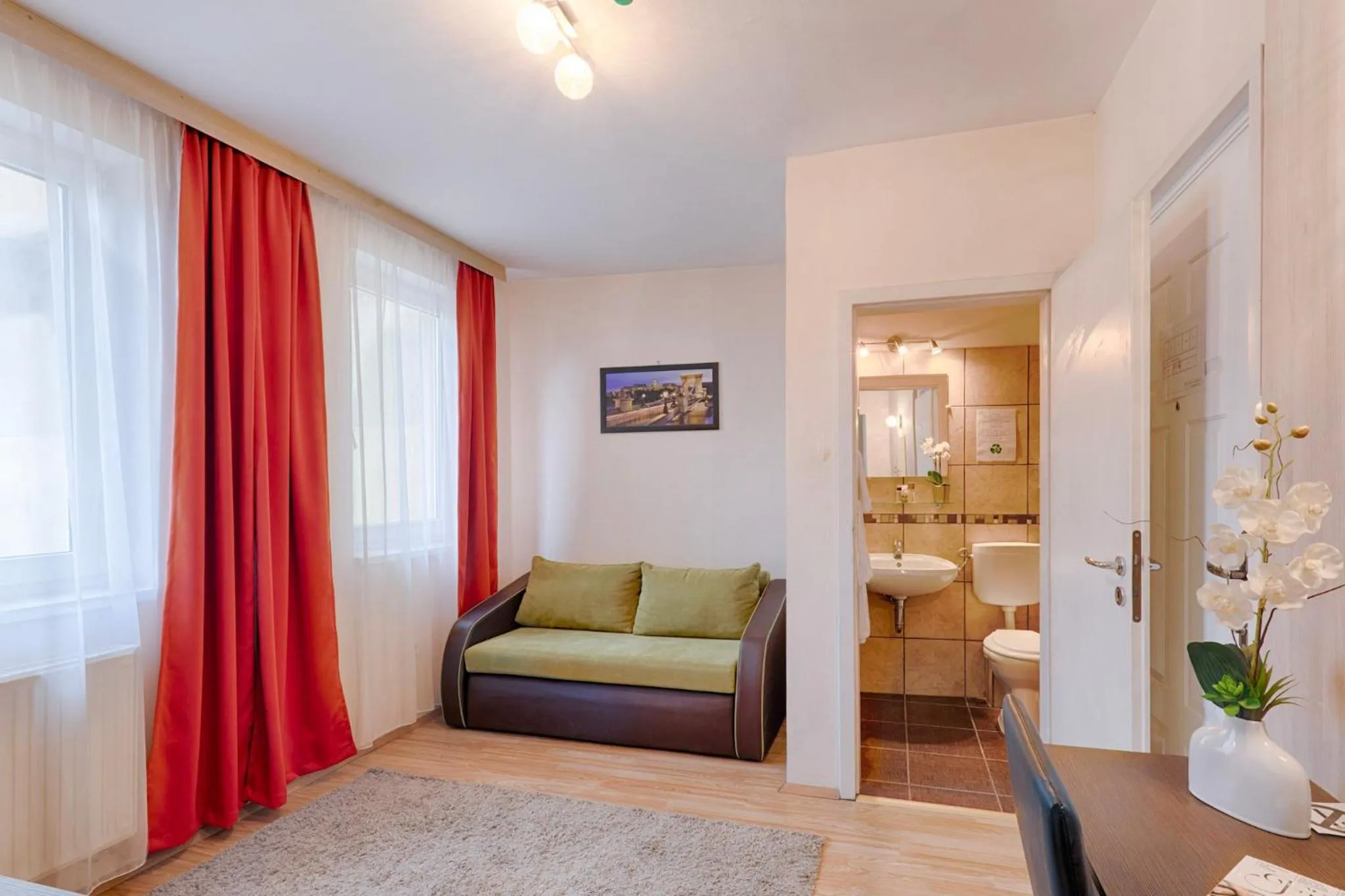 Living room, Bed in Triple M Hotel