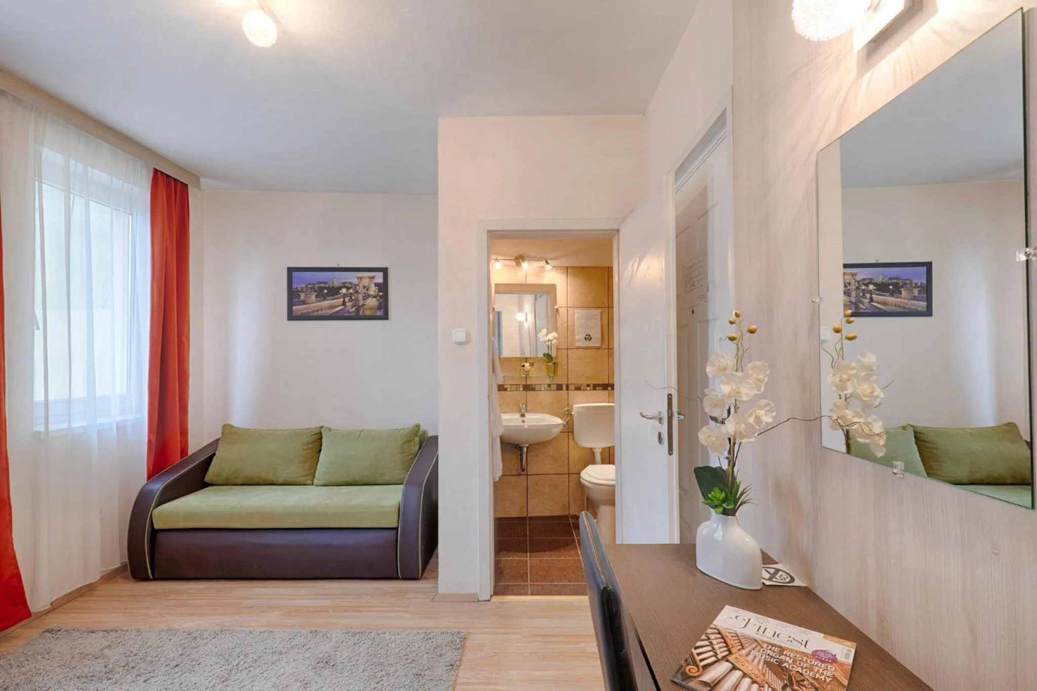 Living room, Bed in Triple M Hotel