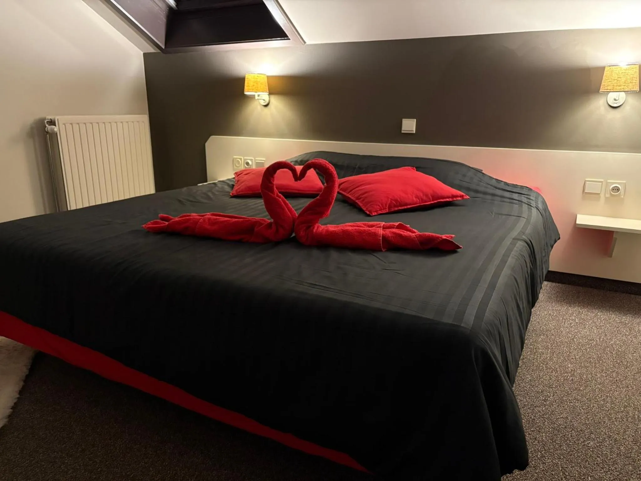 Bedroom, Bed in Hotel en Bistro de Vaart