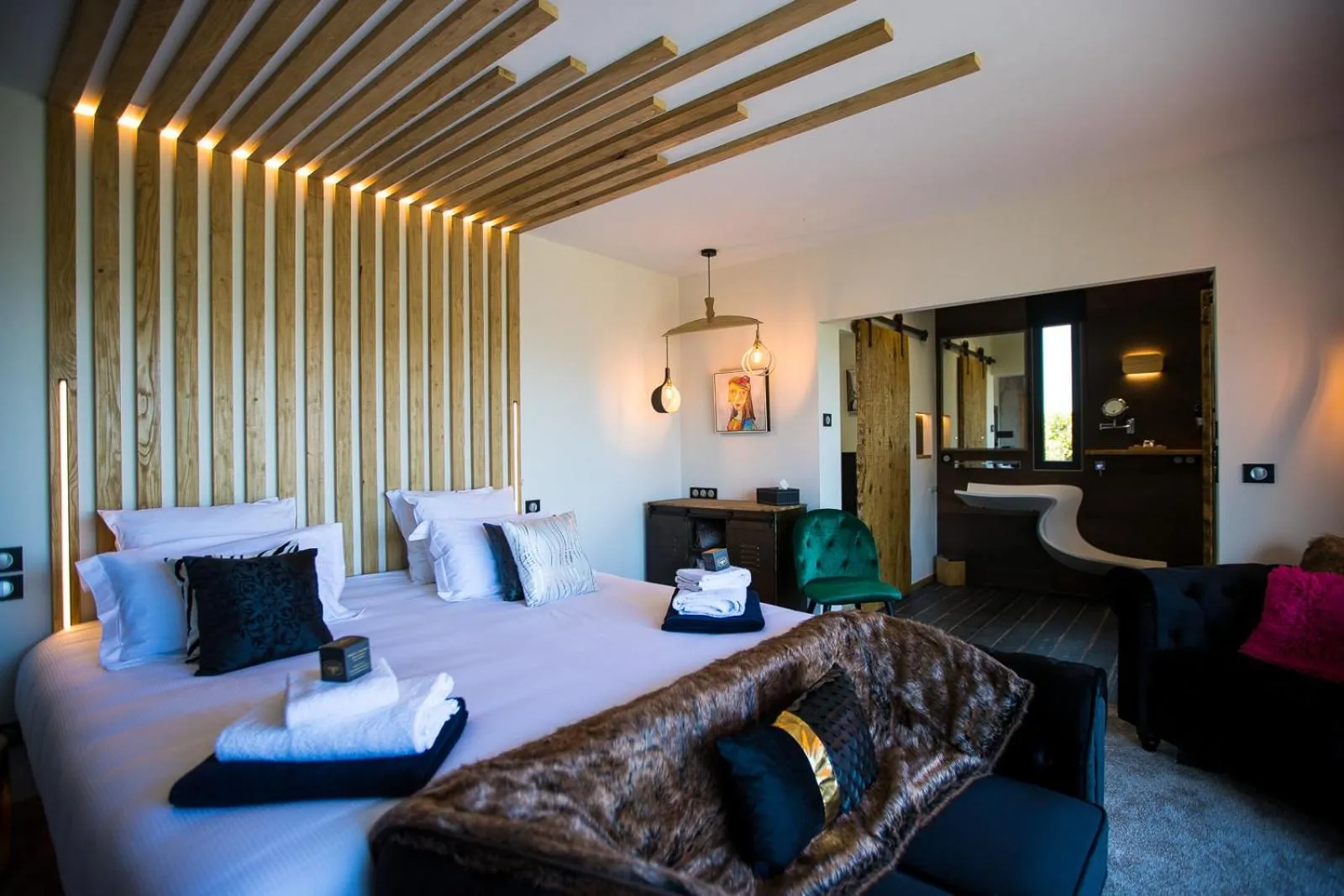 Photo of the whole room, Bed in "La Cabane" de l'hôtel Le Tourisme