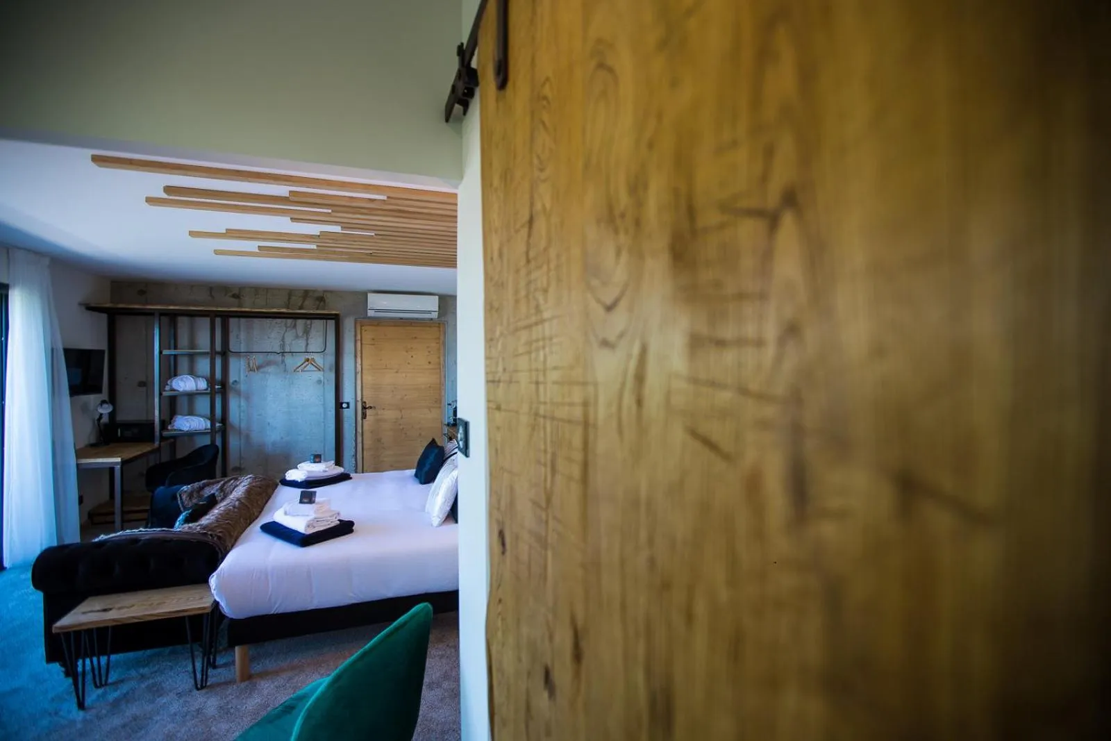 Bedroom, Bed in "La Cabane" de l'hôtel Le Tourisme