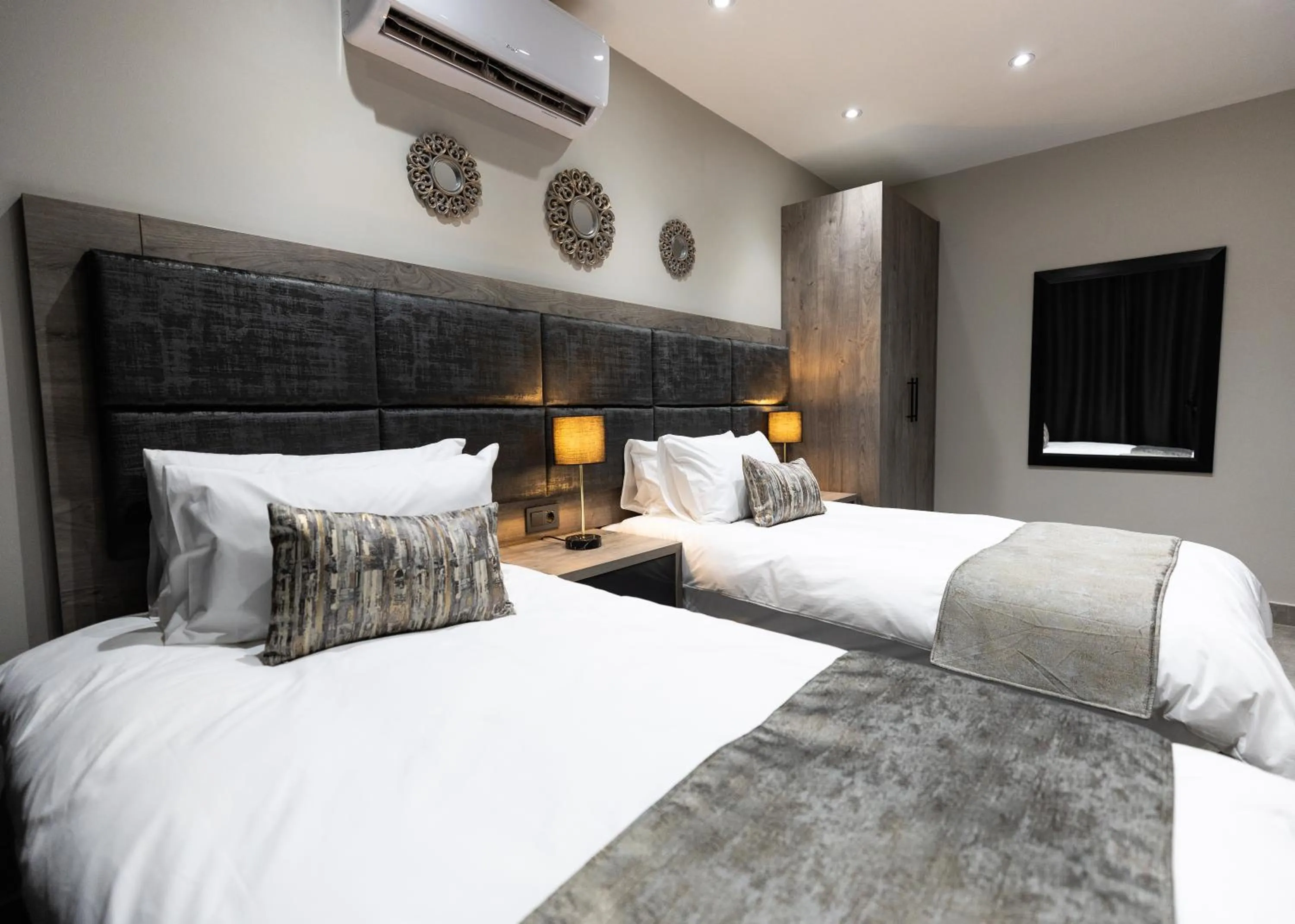 Bedroom, Bed in Luxe Suites Boutique Hotel