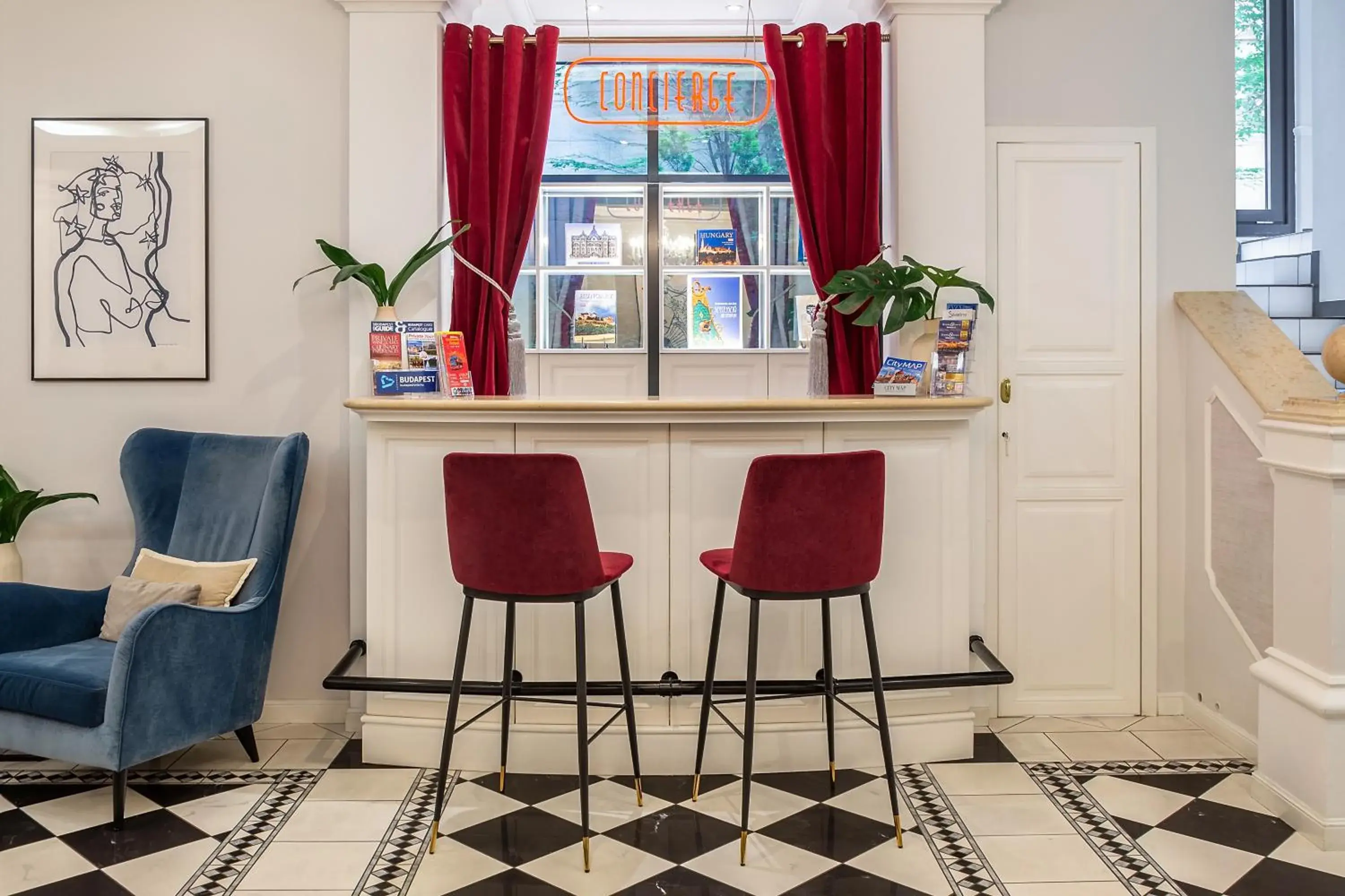 Lounge or bar in Queen's Court Hotel & Residence Lounge or bar in Queen's Court Hotel & Residence