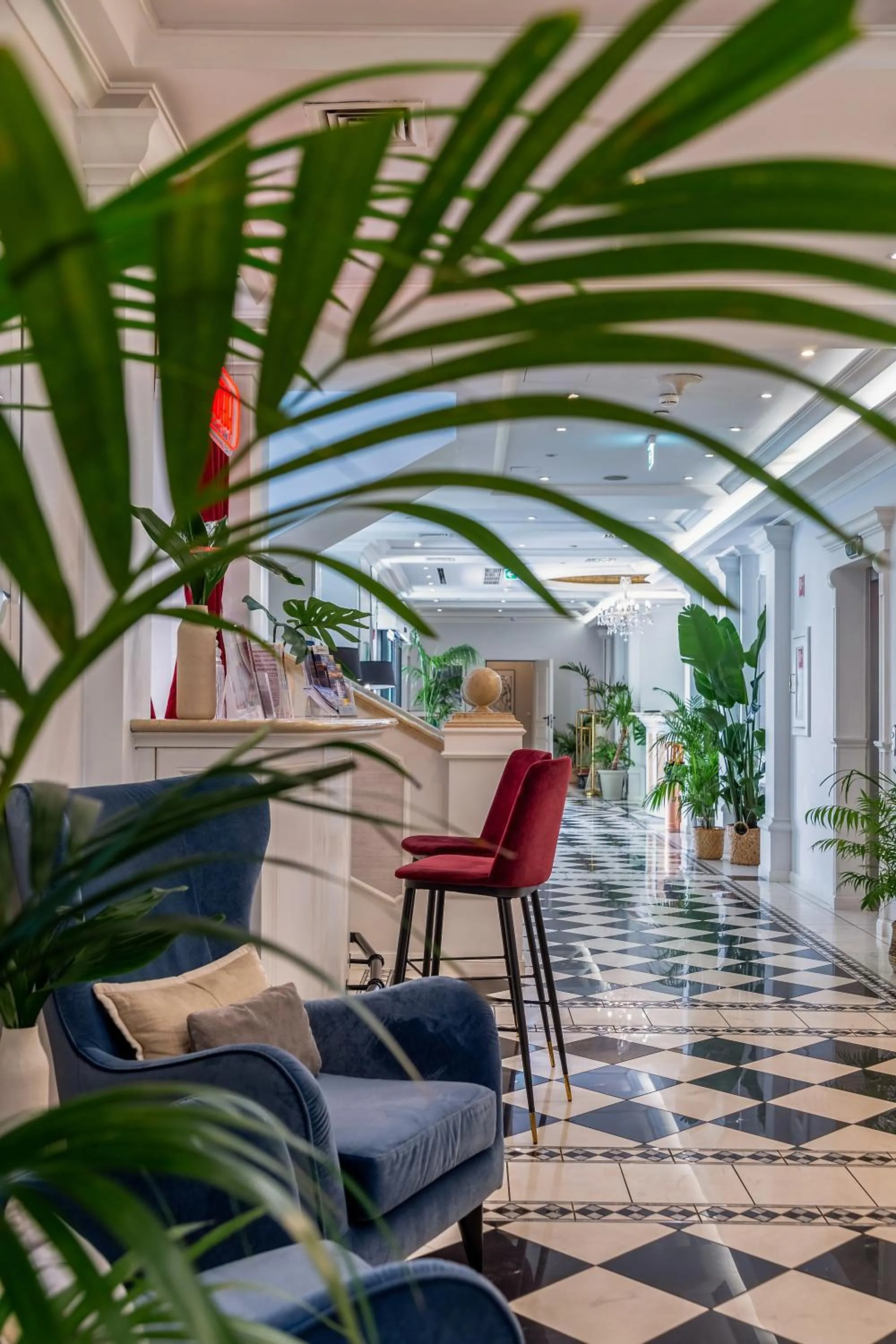 Lobby or reception in Queen's Court Hotel & Residence