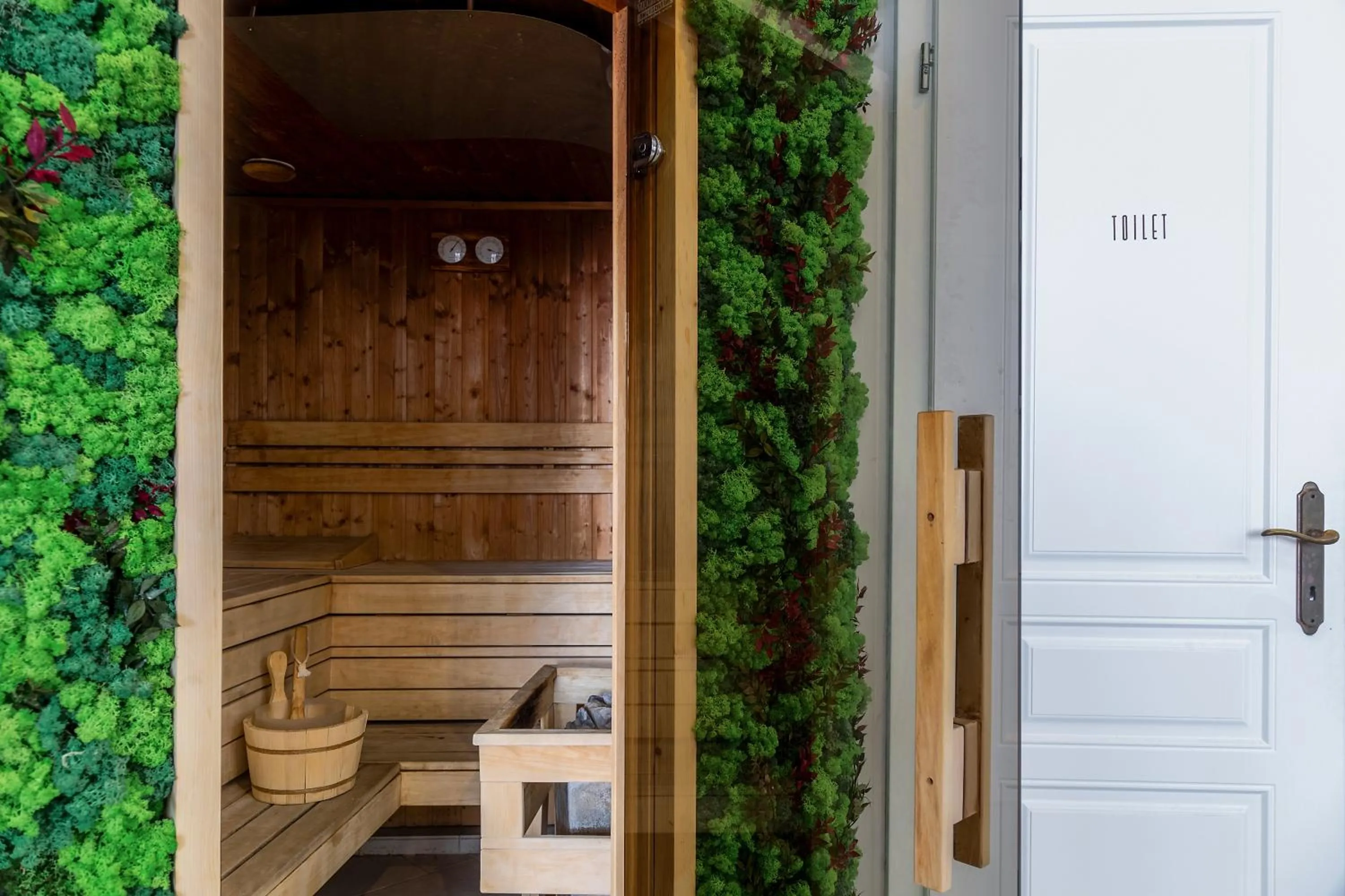Sauna in Queen's Court Hotel & Residence