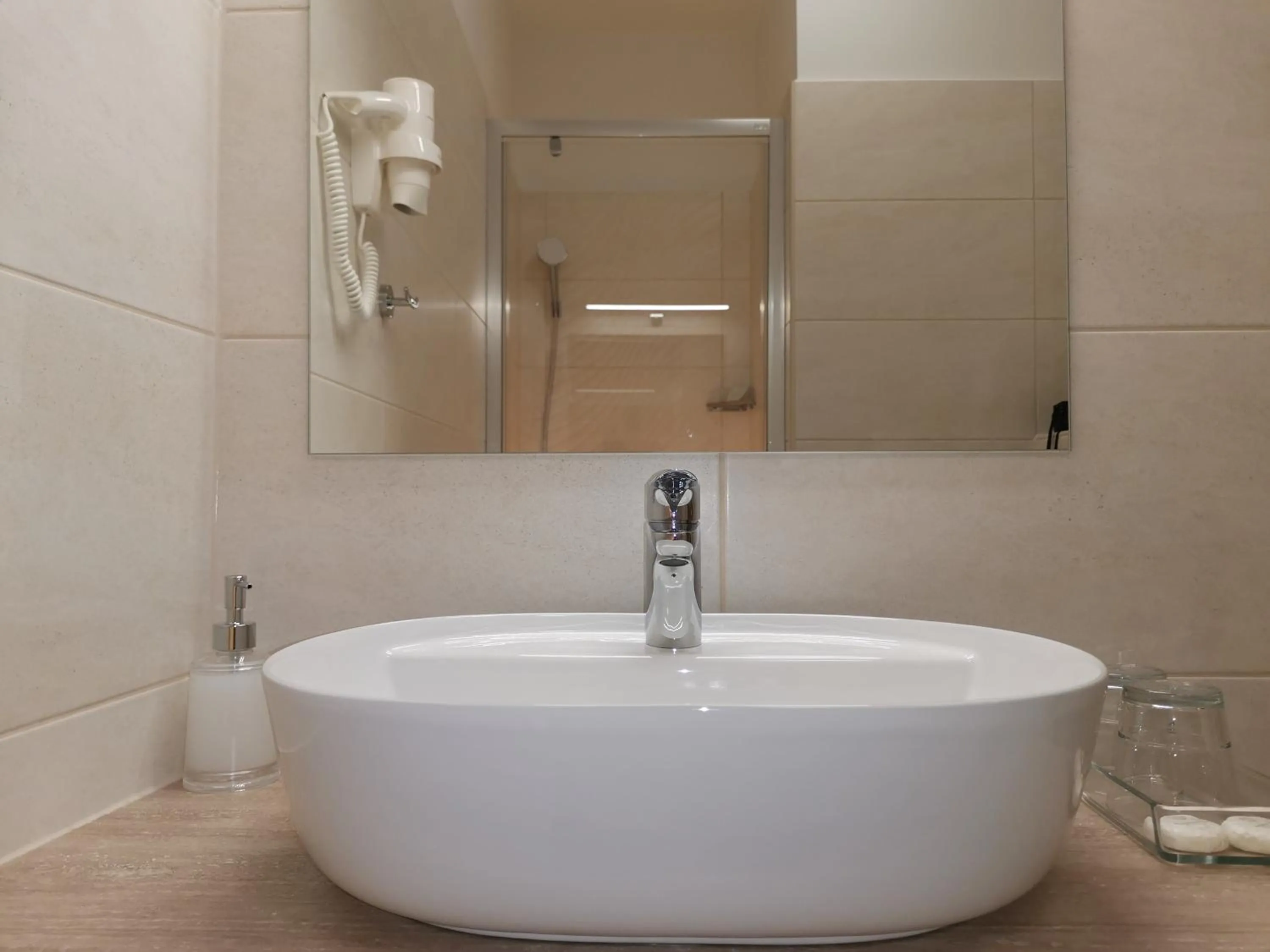 Bathroom in Alfa Hotel