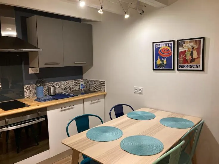 Kitchen or kitchenette in Les spas de la Chartreuse