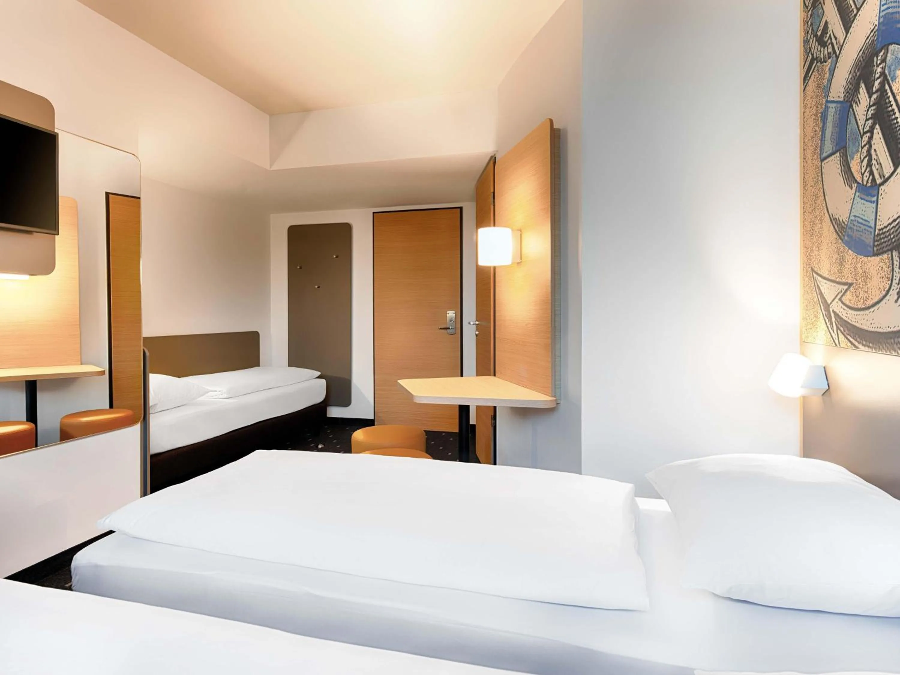 Bed in B&B Hotel Emden