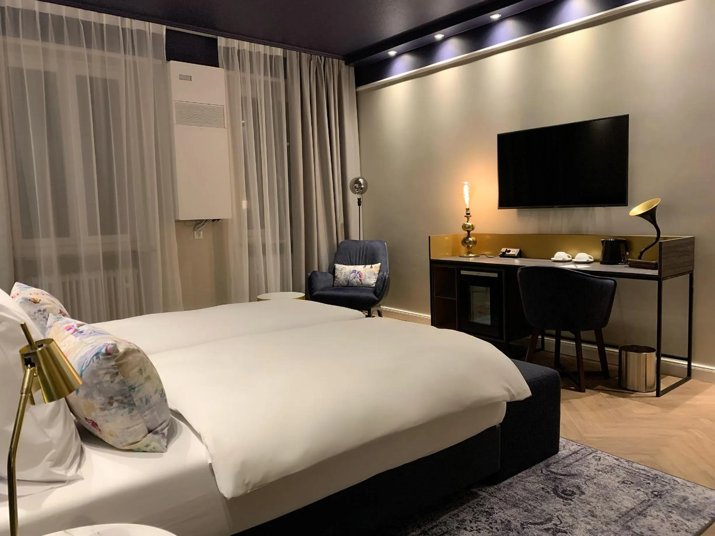 TV and multimedia, Bed in Maison Viktoria Augsburg