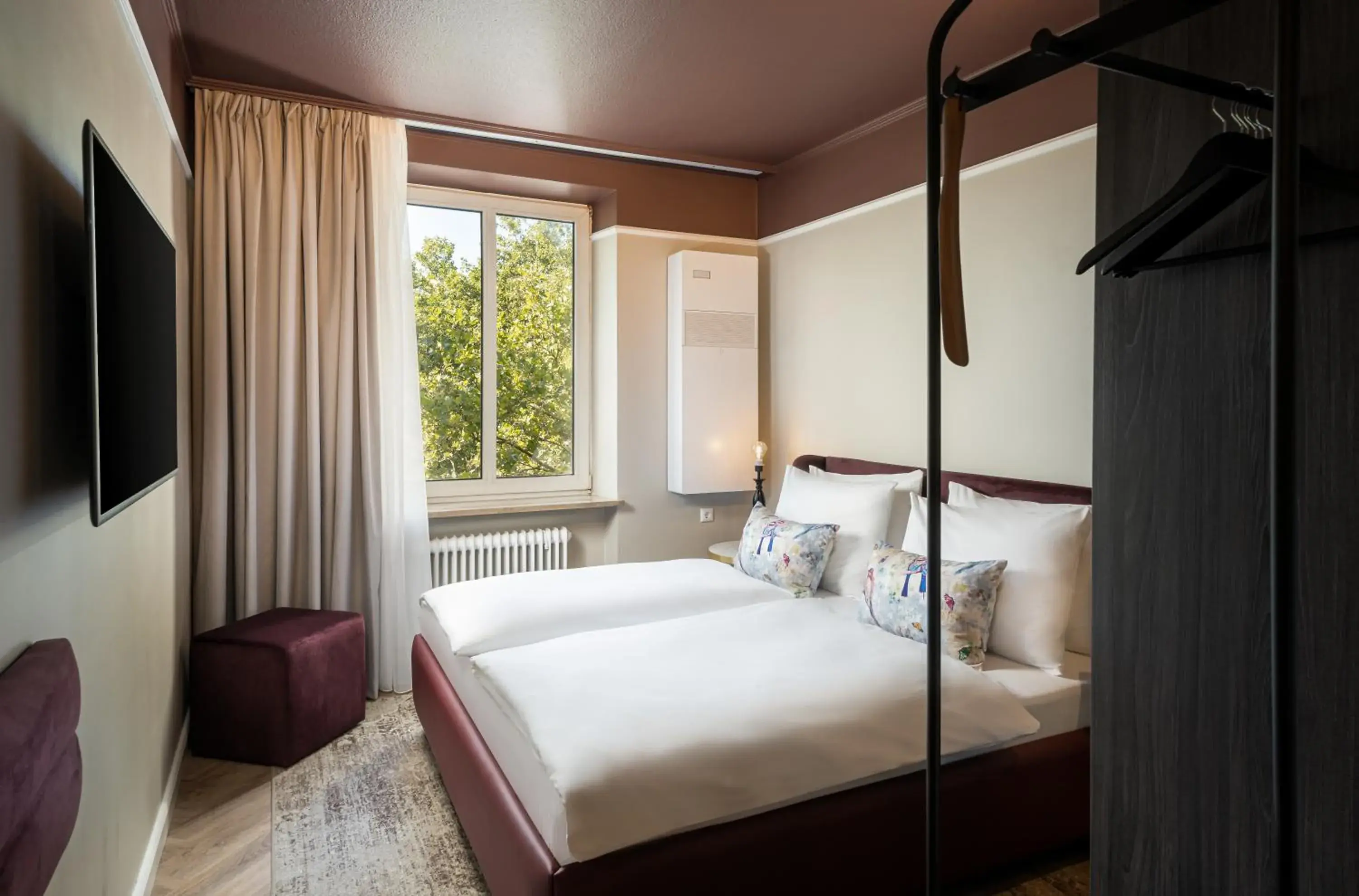 Standard Double Room in Maison Viktoria Augsburg Standard Double Room in Maison Viktoria Augsburg