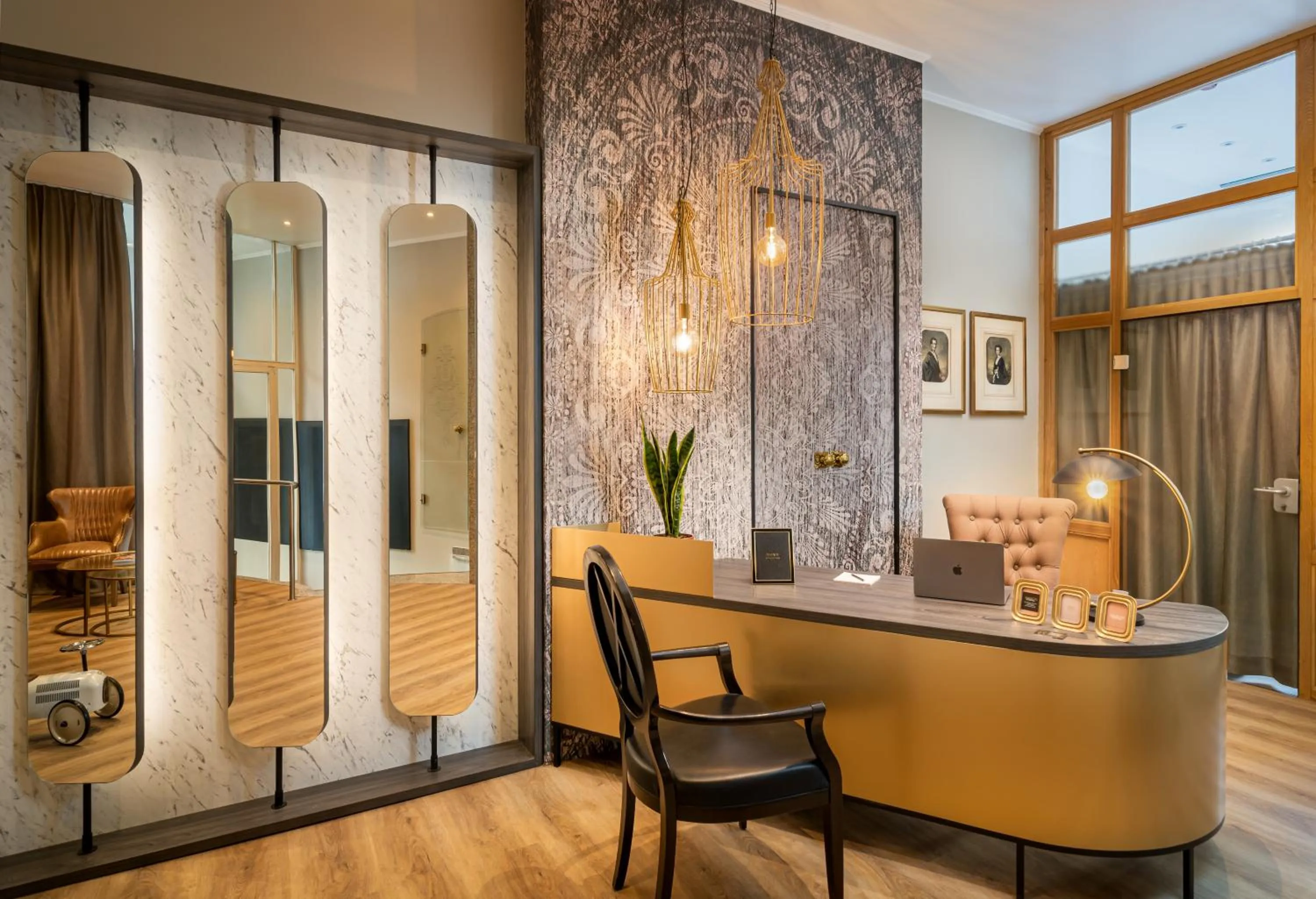 Lobby or reception in Maison Viktoria Augsburg