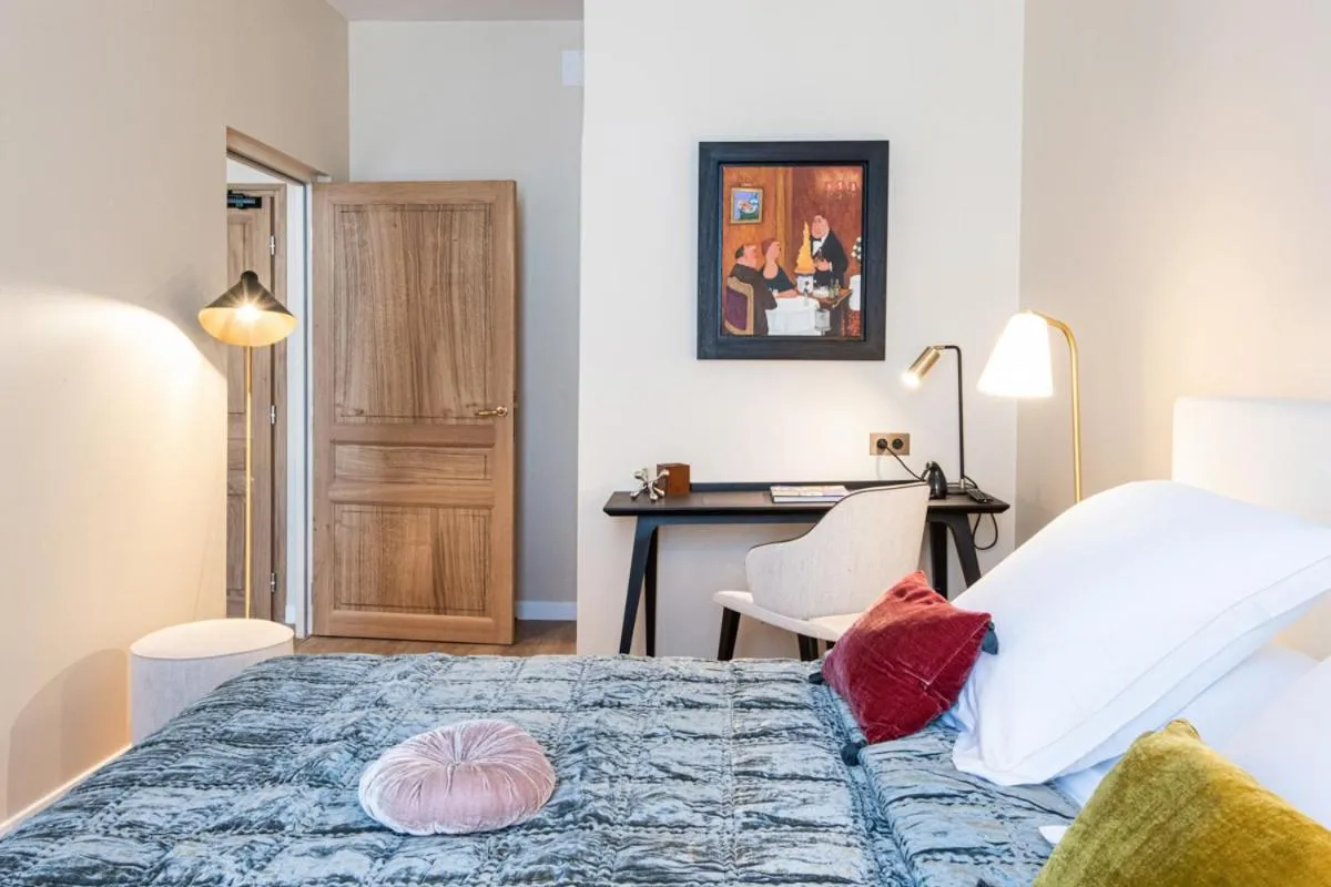 Bed in Hotel La Mère Germaine