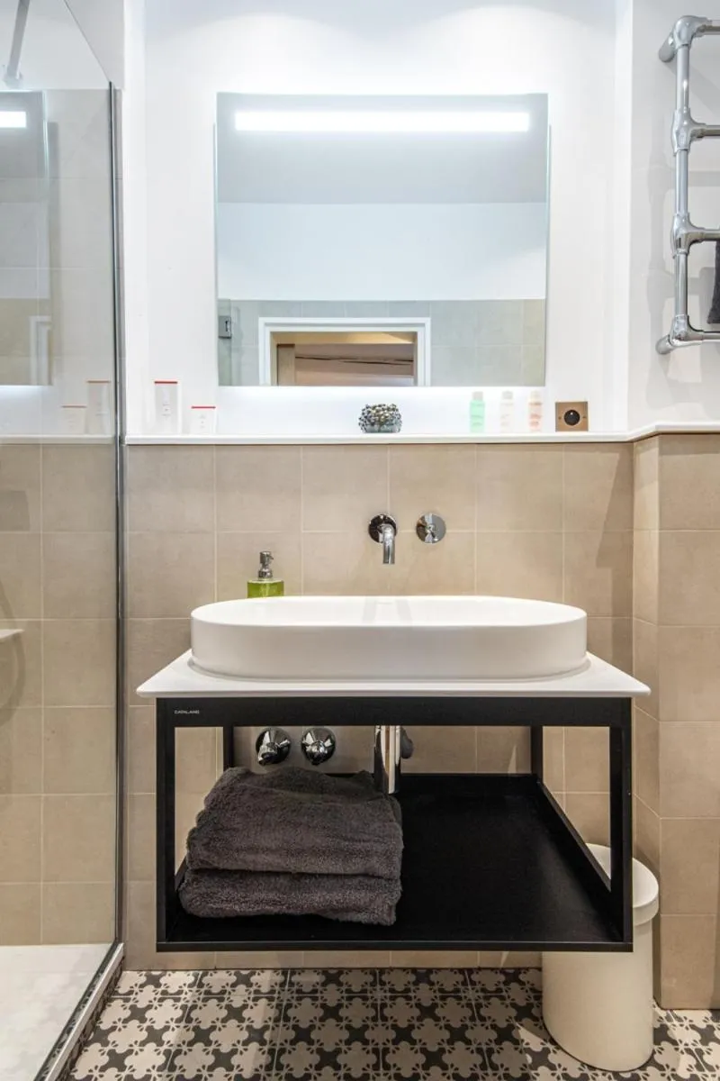 Bathroom in Hotel La Mère Germaine