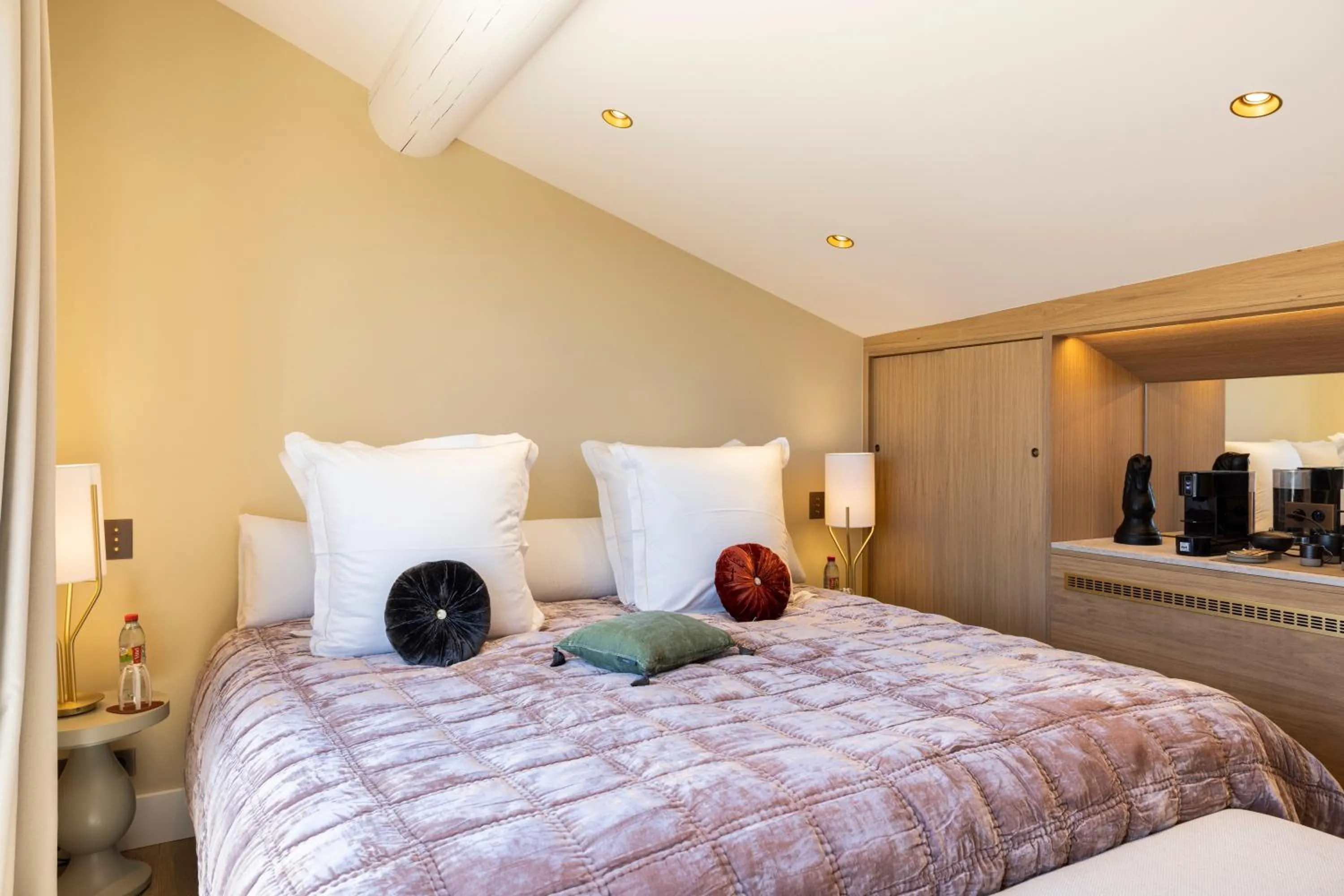 Bed in Hotel La Mère Germaine