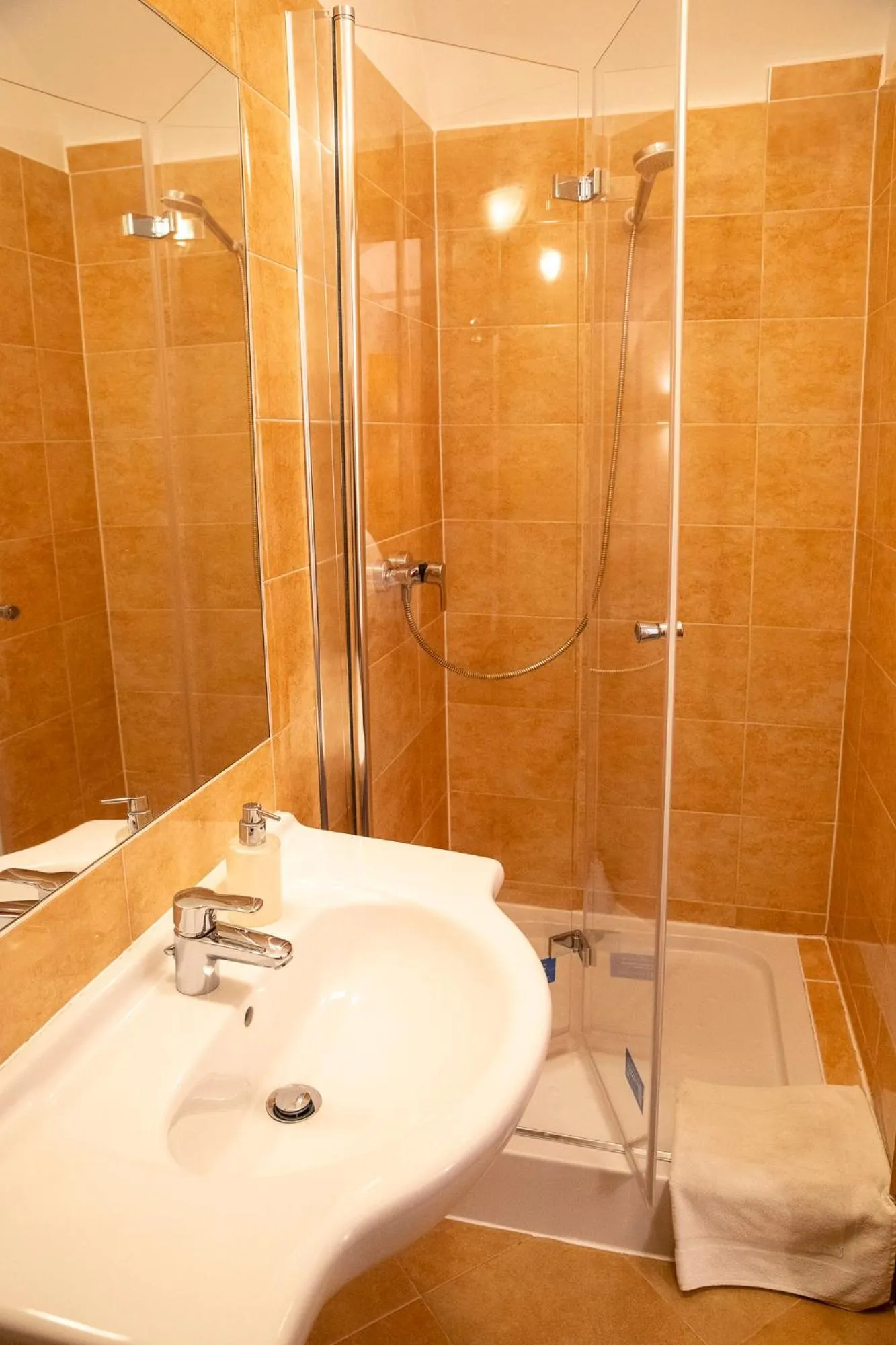 Shower in Fonte Hotel