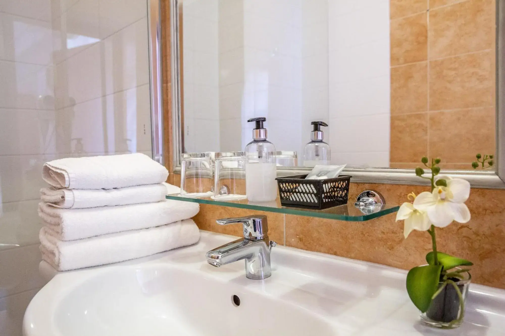 Standard Double or Twin Room in Fonte Hotel Standard Double or Twin Room in Fonte Hotel