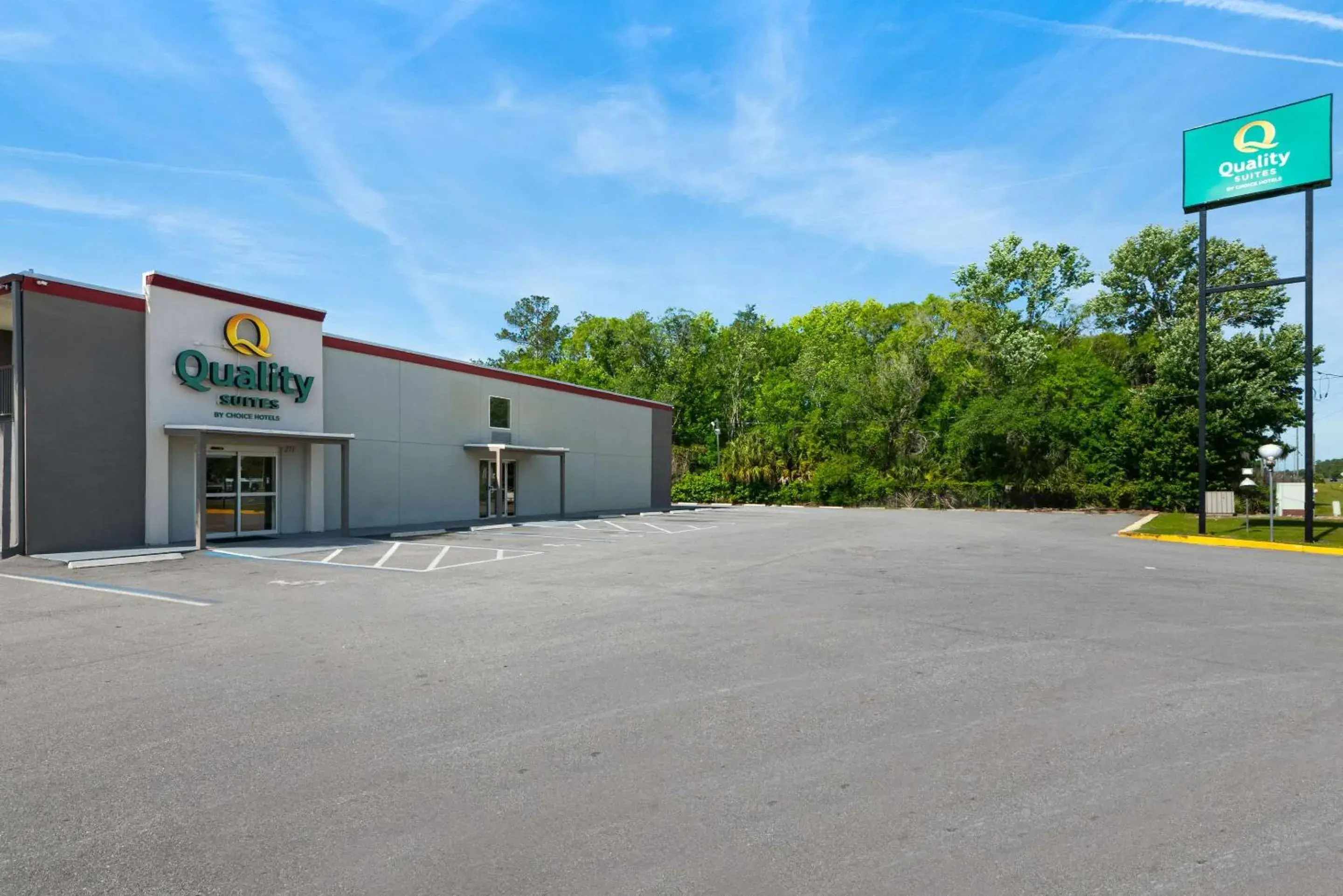 Property building in Quality Suites Wildwood - The Villages Property building in Quality Suites Wildwood - The Villages