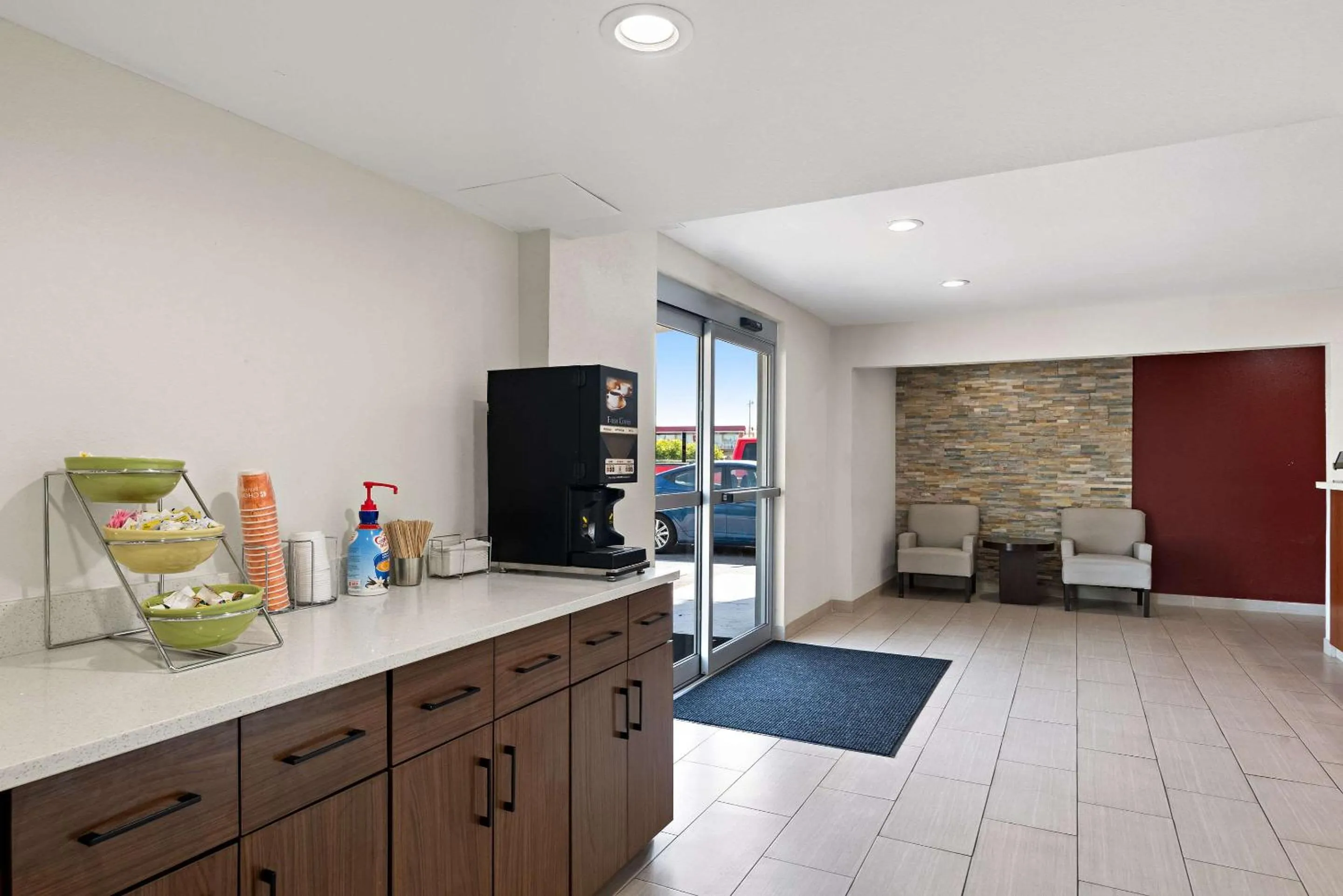 Lobby or reception in Red Roof Inn & Suites Wildwood, FL